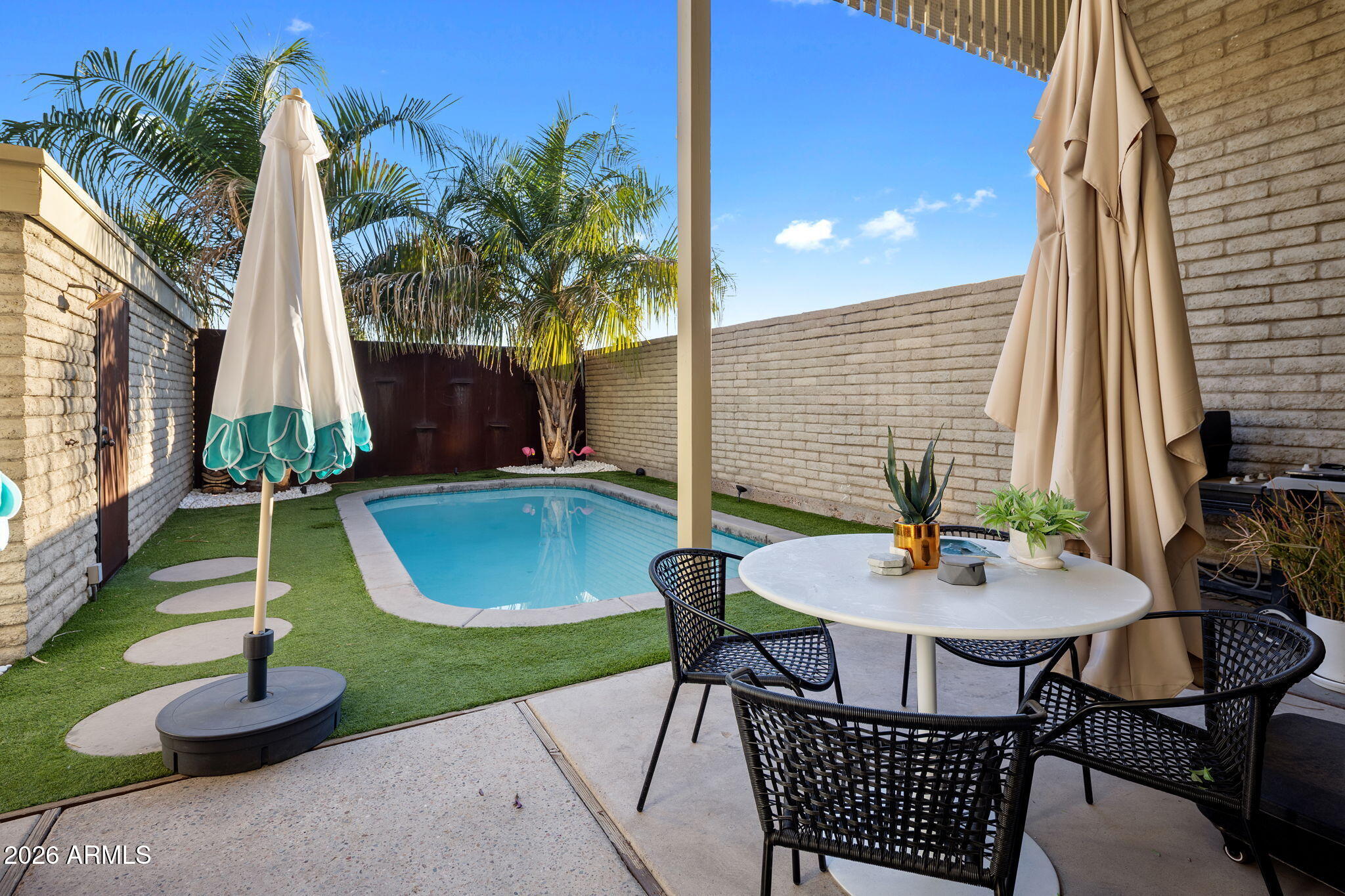 1677 E MARYLAND Avenue