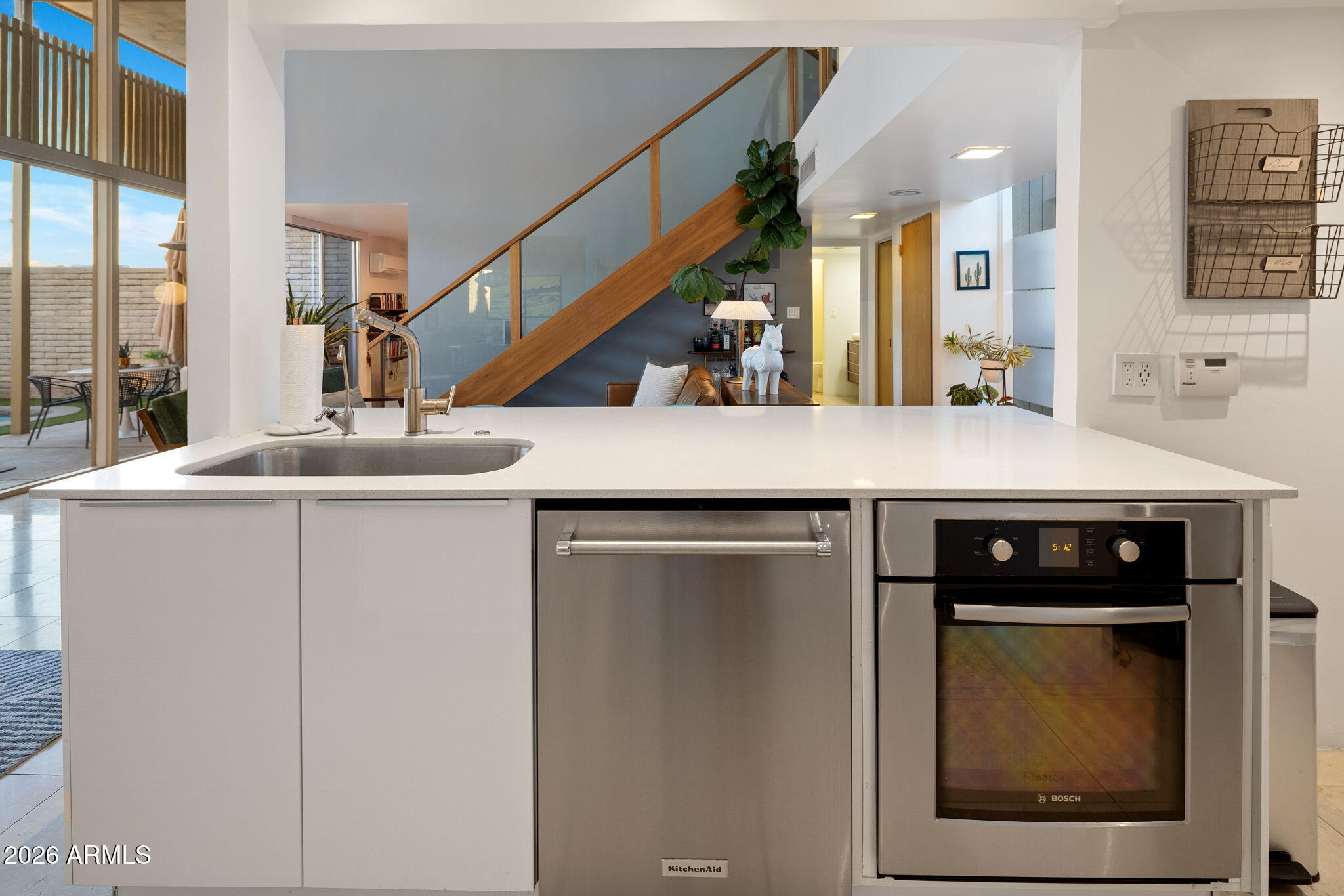 1677 E MARYLAND Avenue