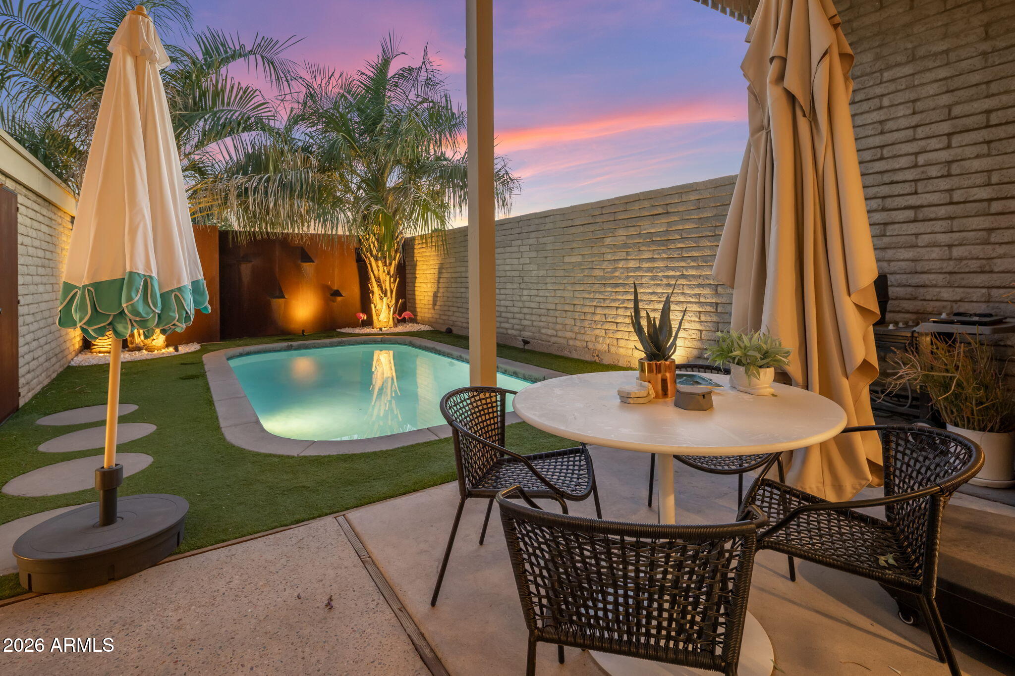 1677 E MARYLAND Avenue