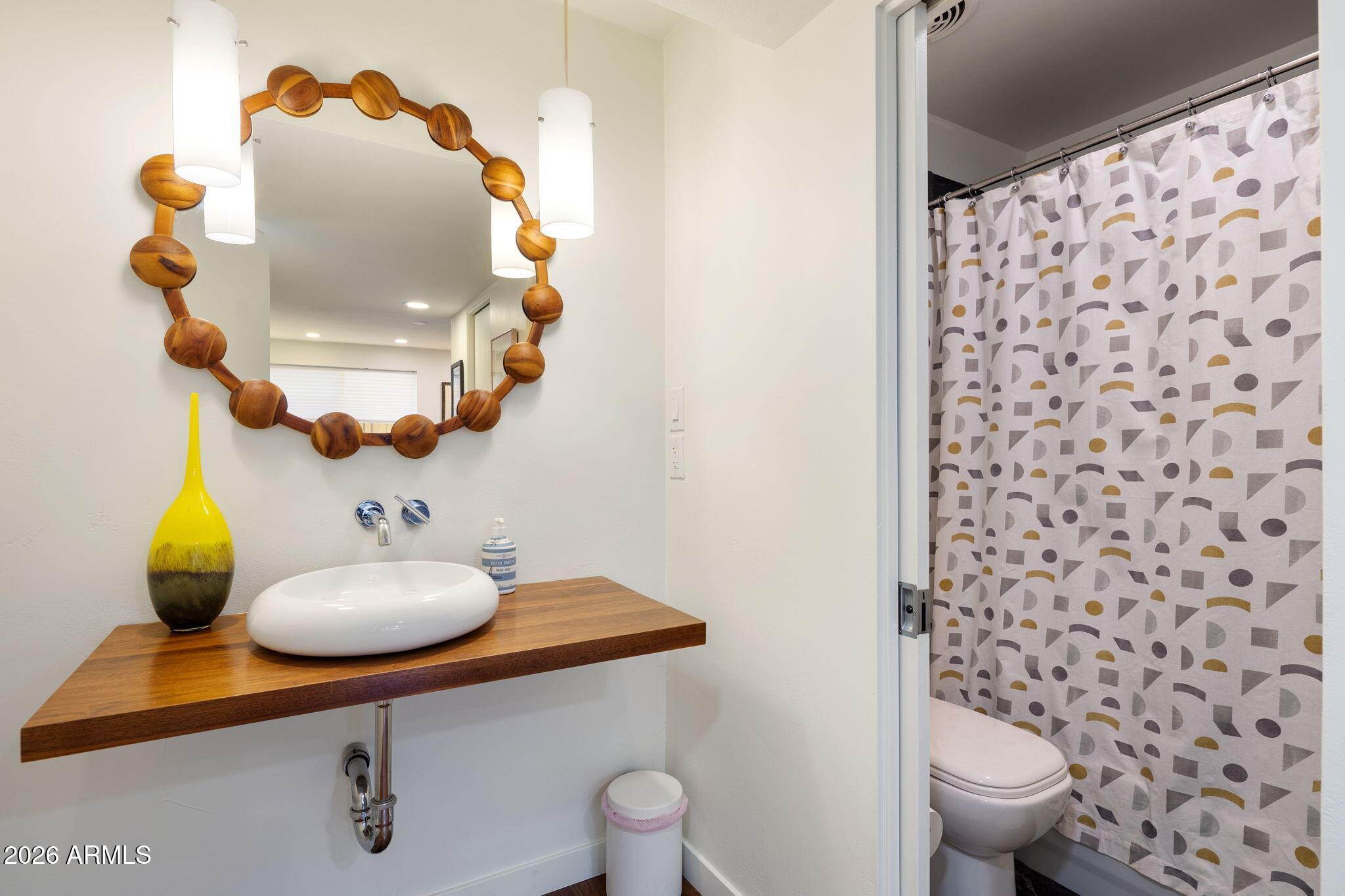 1677 E MARYLAND Avenue