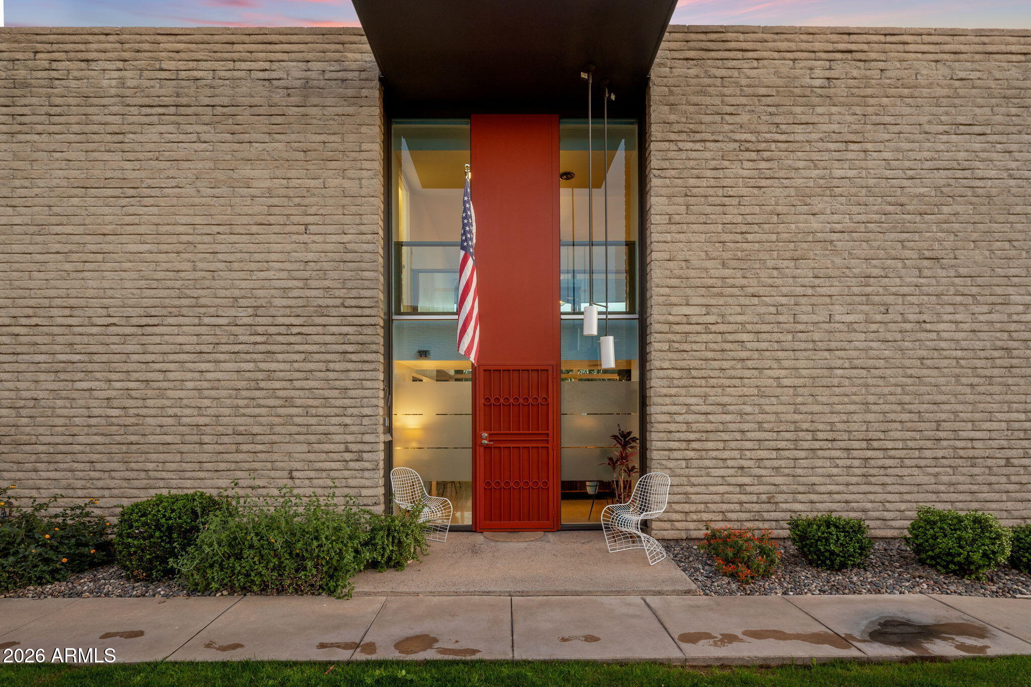 1677 E MARYLAND Avenue