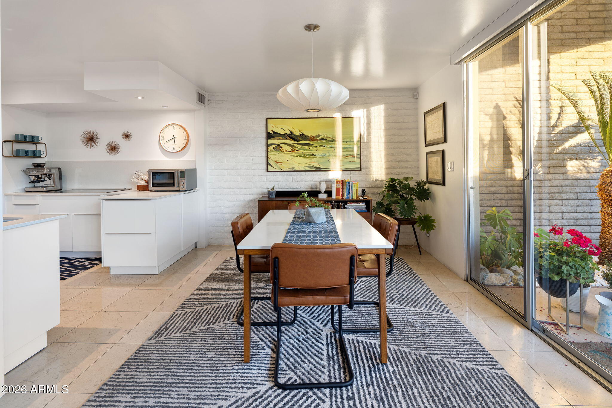 1677 E MARYLAND Avenue