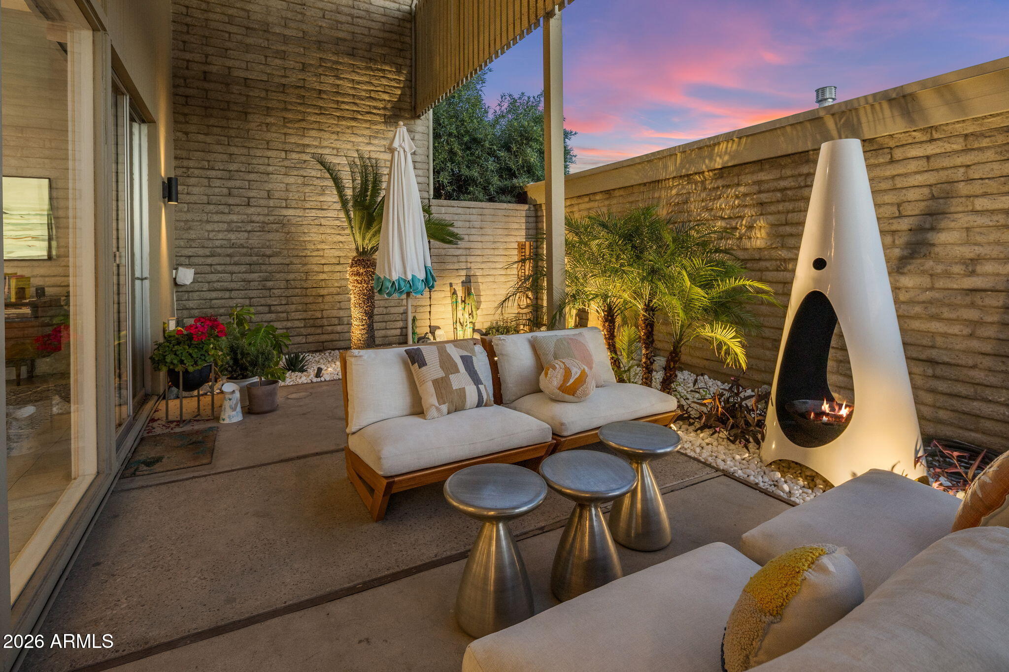 1677 E MARYLAND Avenue