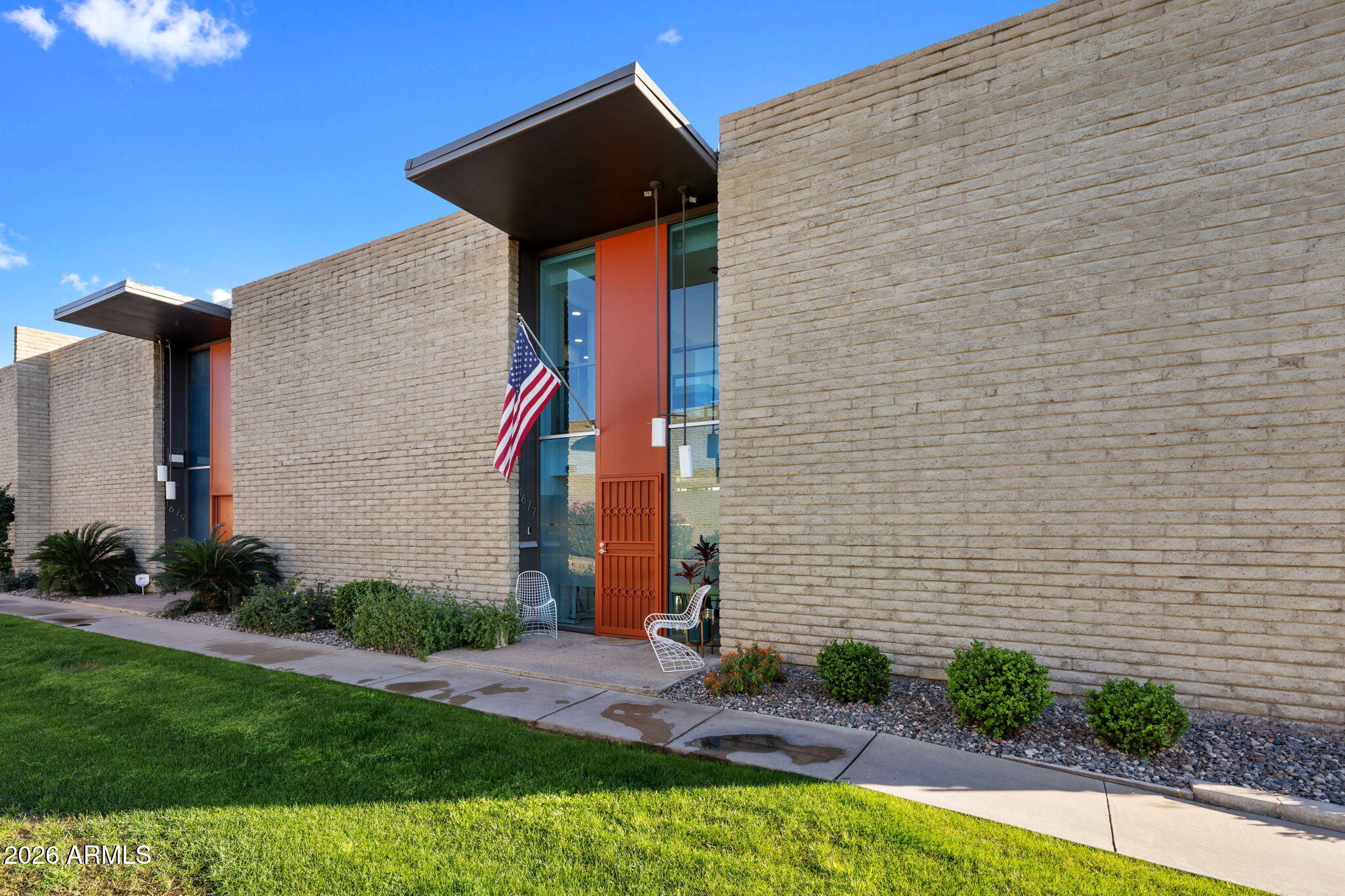 1677 E MARYLAND Avenue