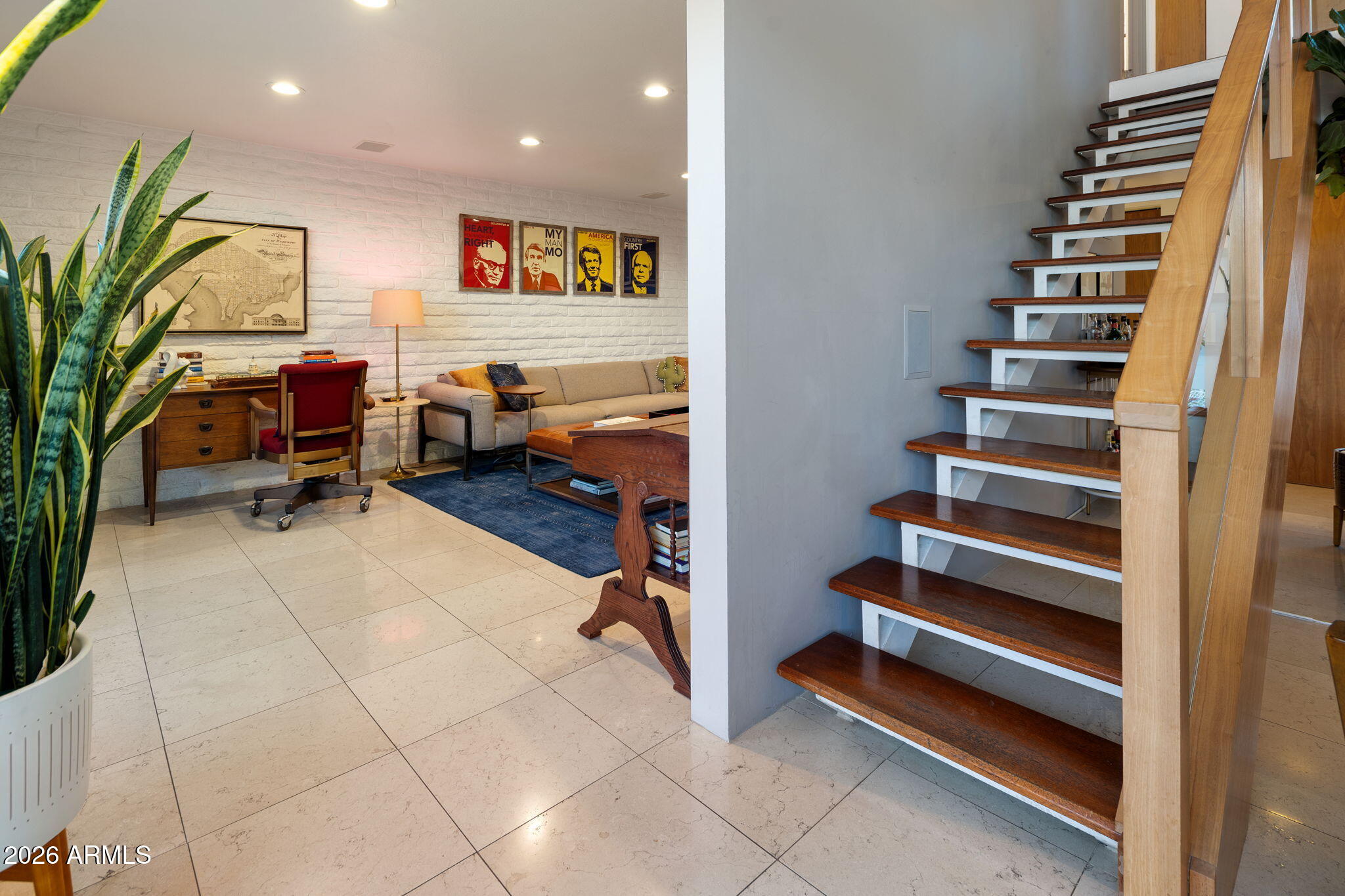 1677 E MARYLAND Avenue