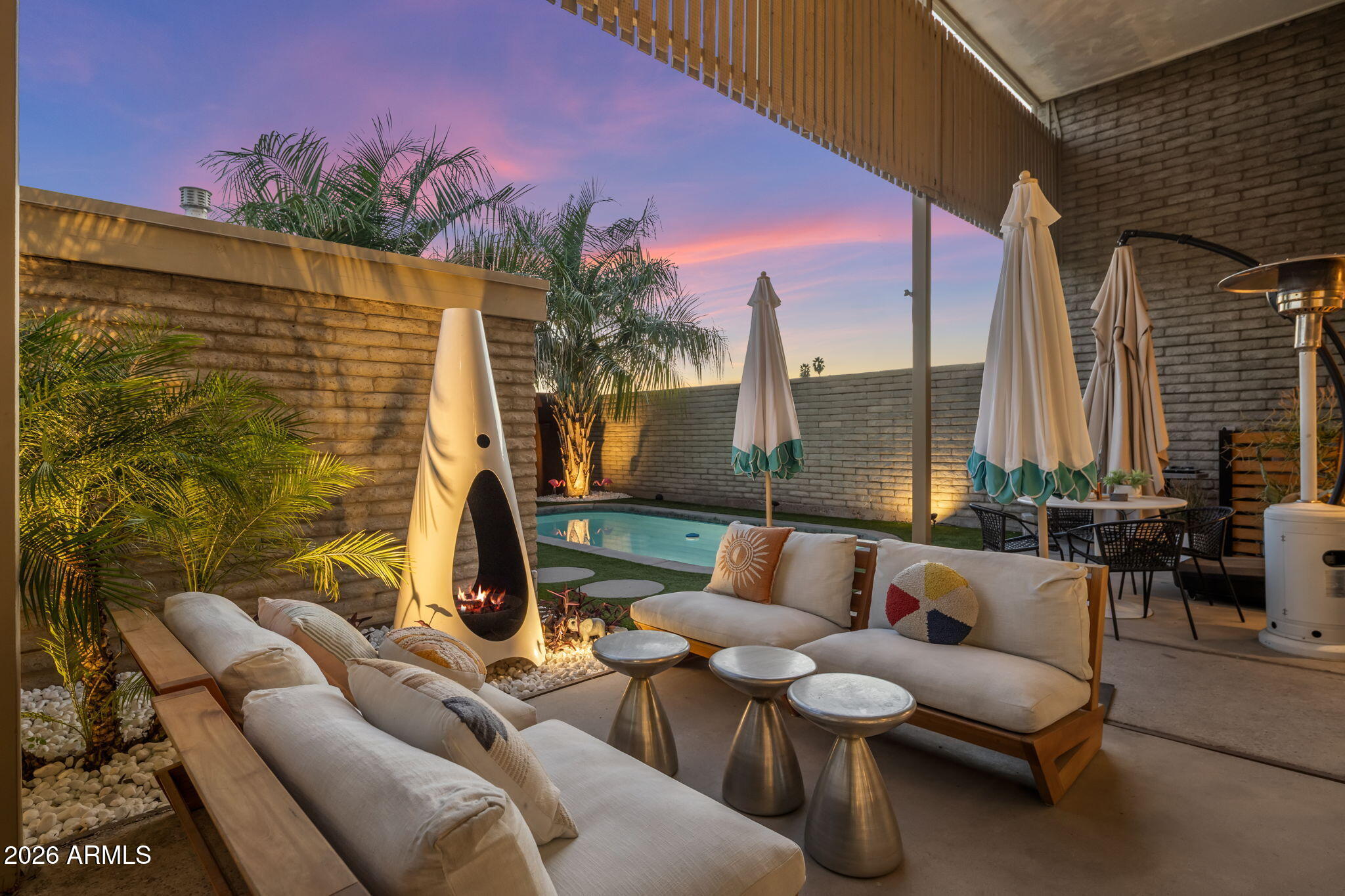 1677 E MARYLAND Avenue