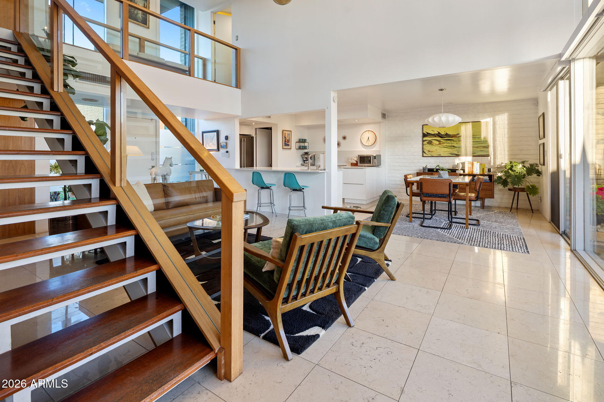 1677 E MARYLAND Avenue