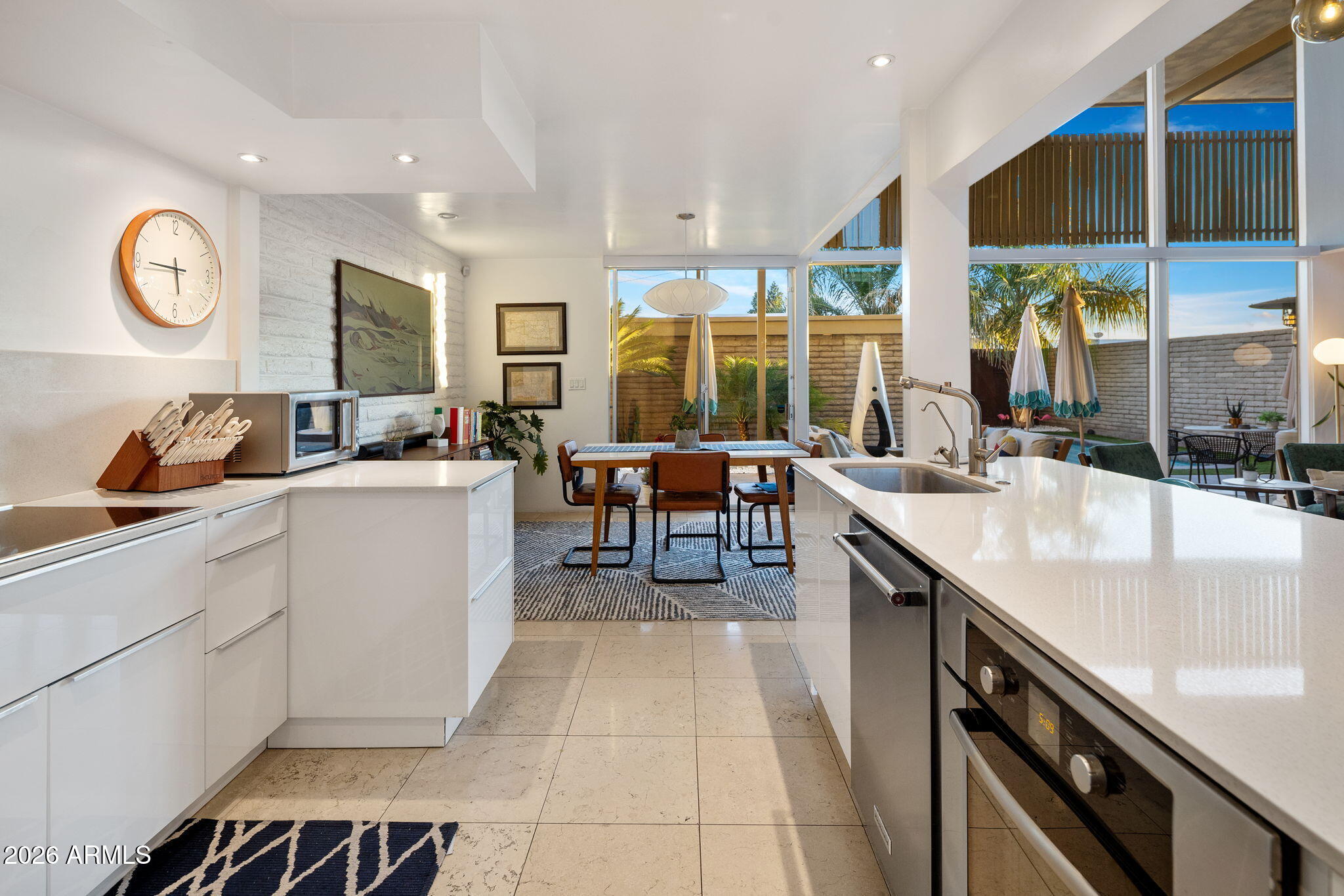 1677 E MARYLAND Avenue