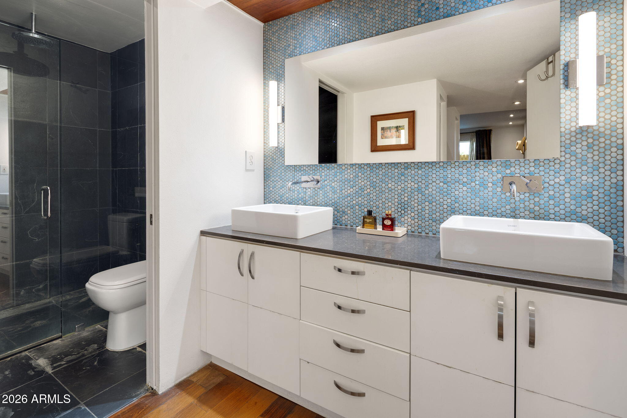 1677 E MARYLAND Avenue