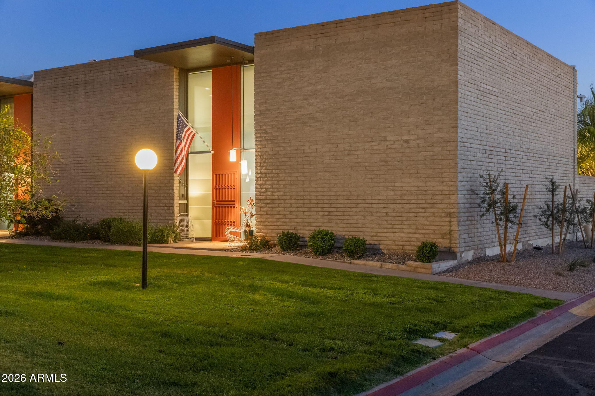 1677 E MARYLAND Avenue