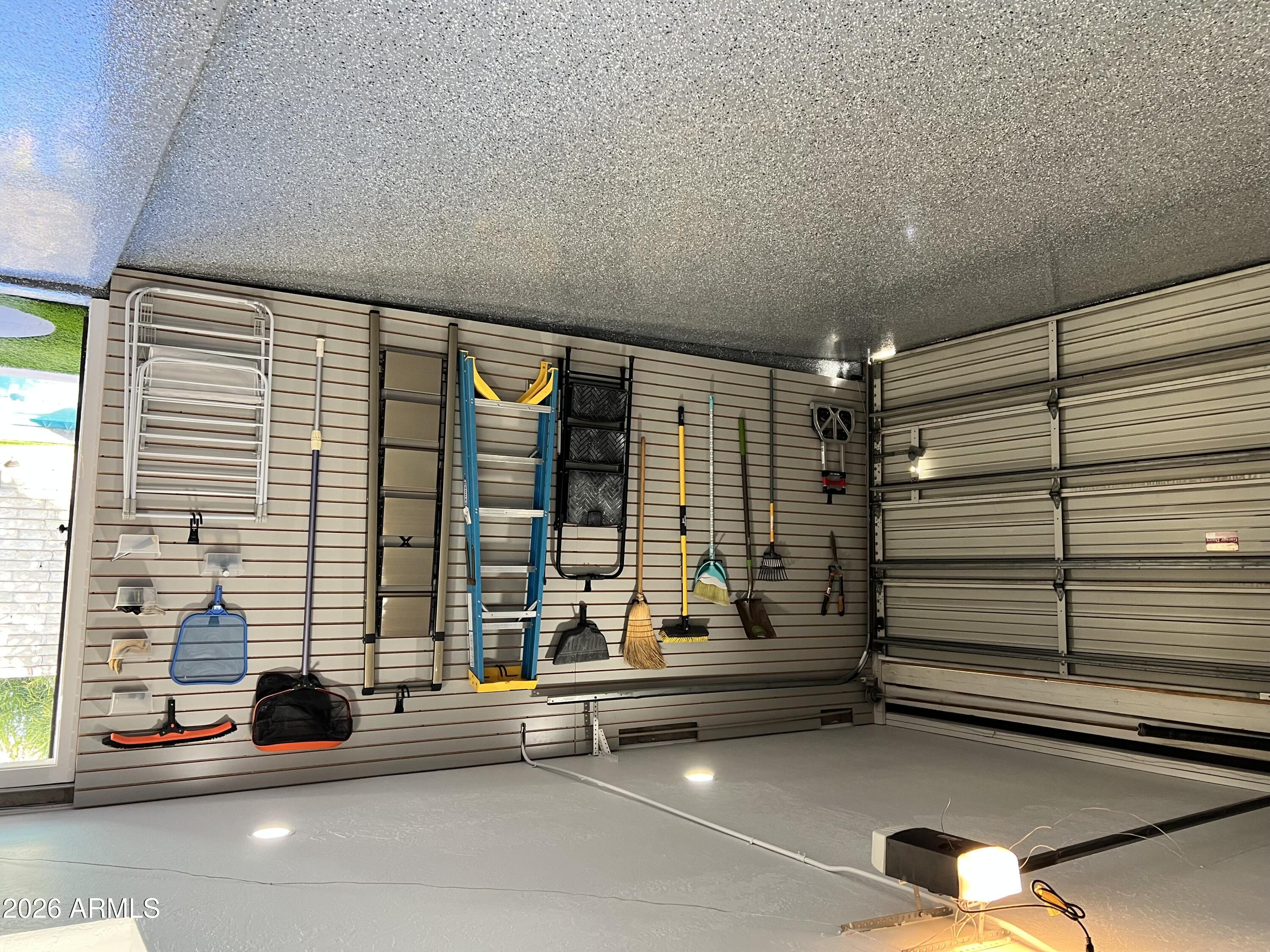 1677 E MARYLAND Avenue