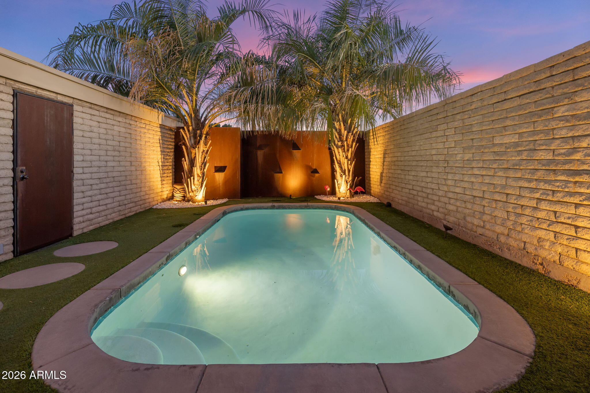 1677 E MARYLAND Avenue