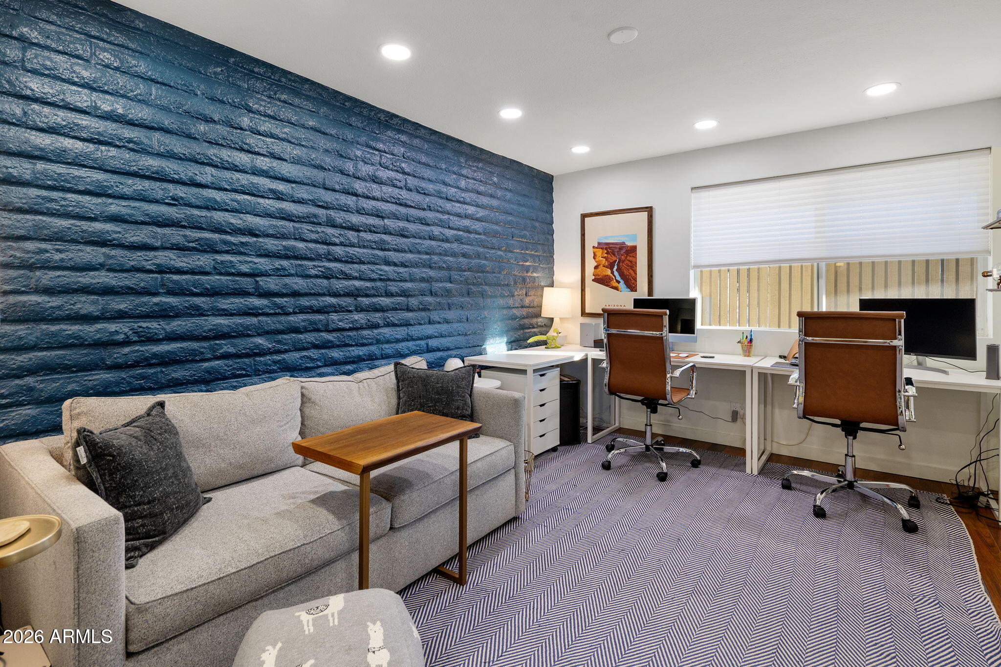 1677 E MARYLAND Avenue