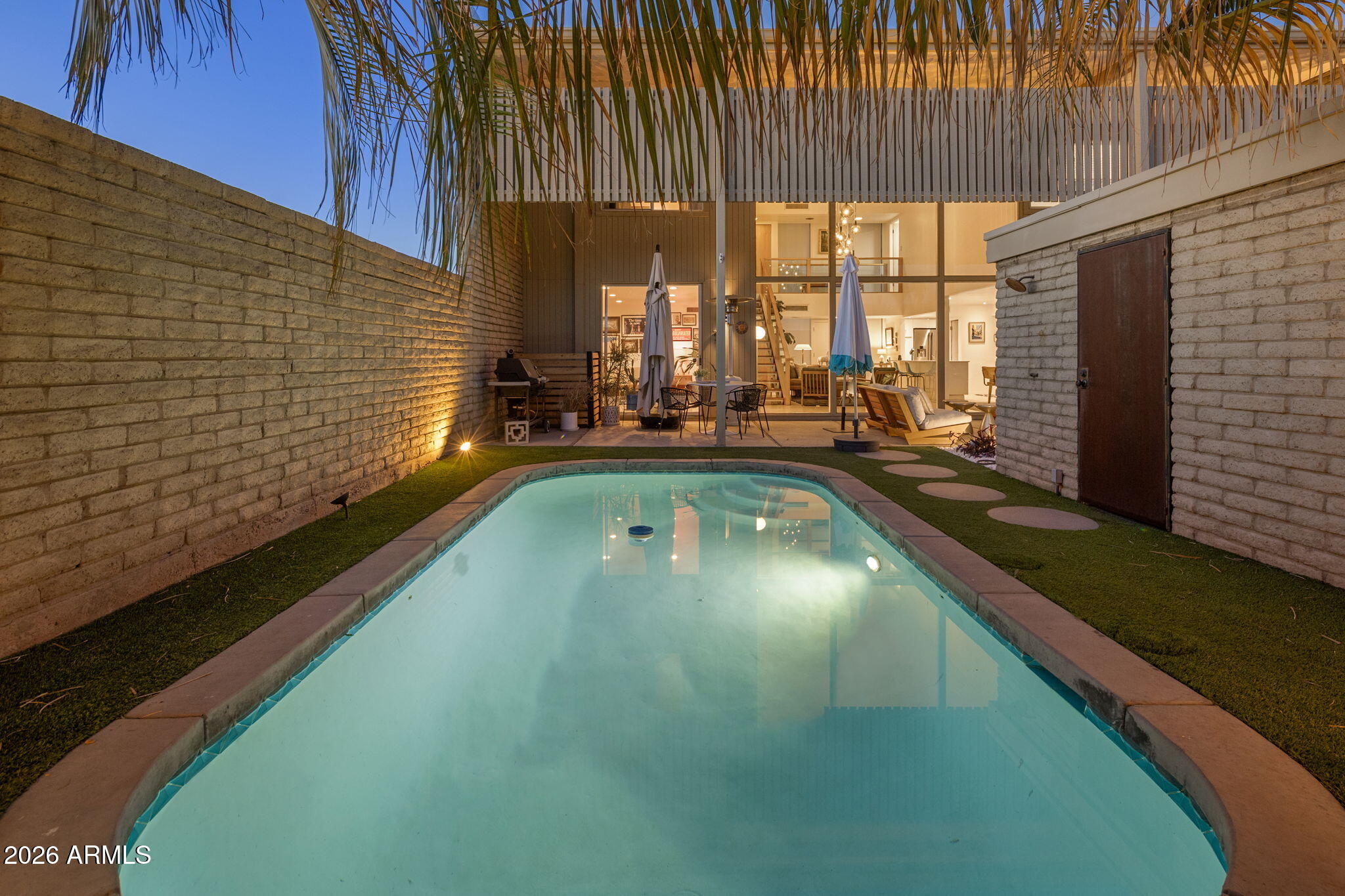 1677 E MARYLAND Avenue