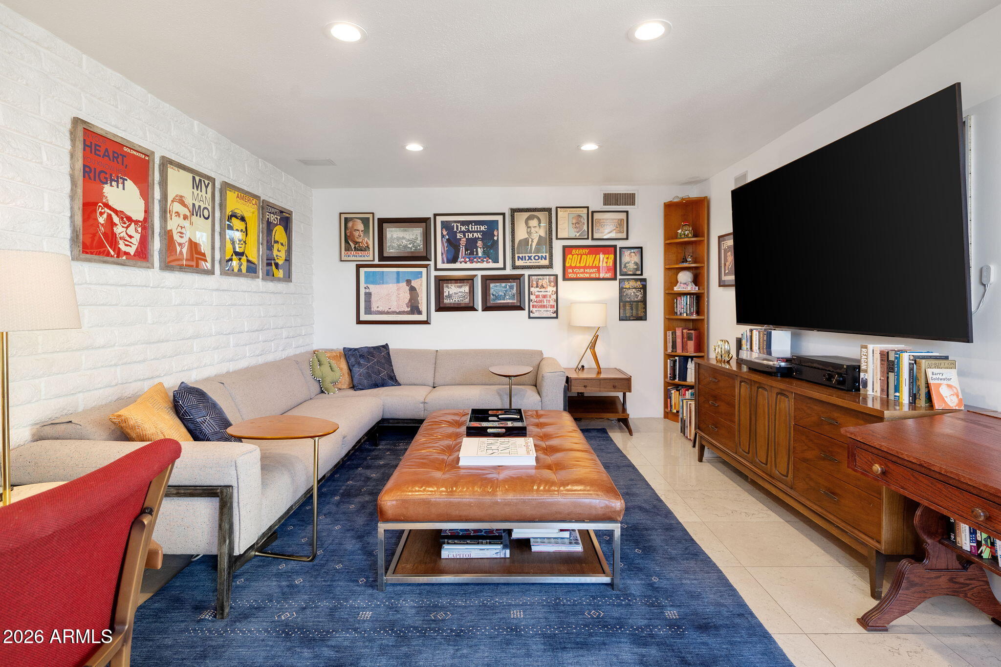 1677 E MARYLAND Avenue