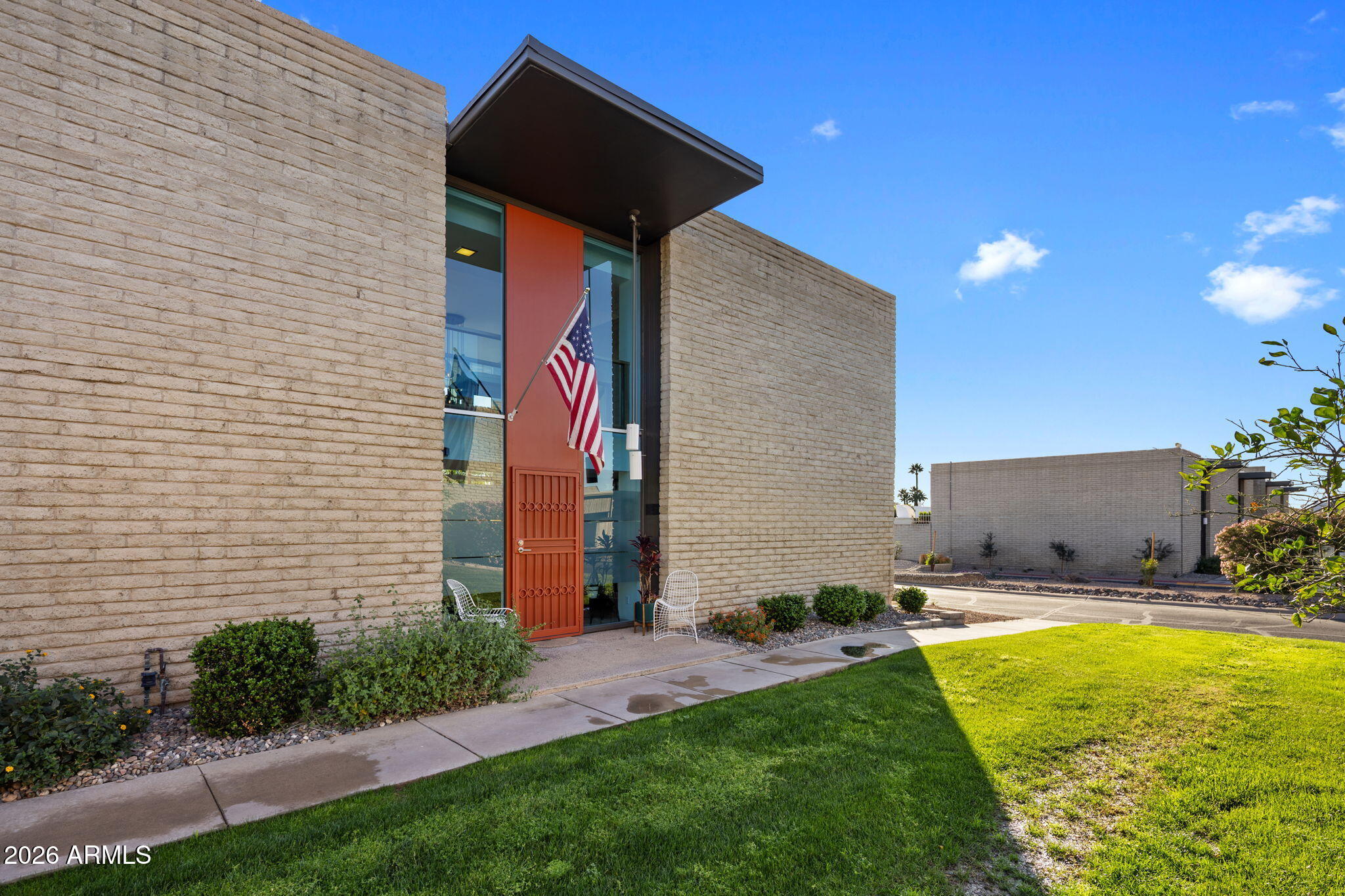 1677 E MARYLAND Avenue