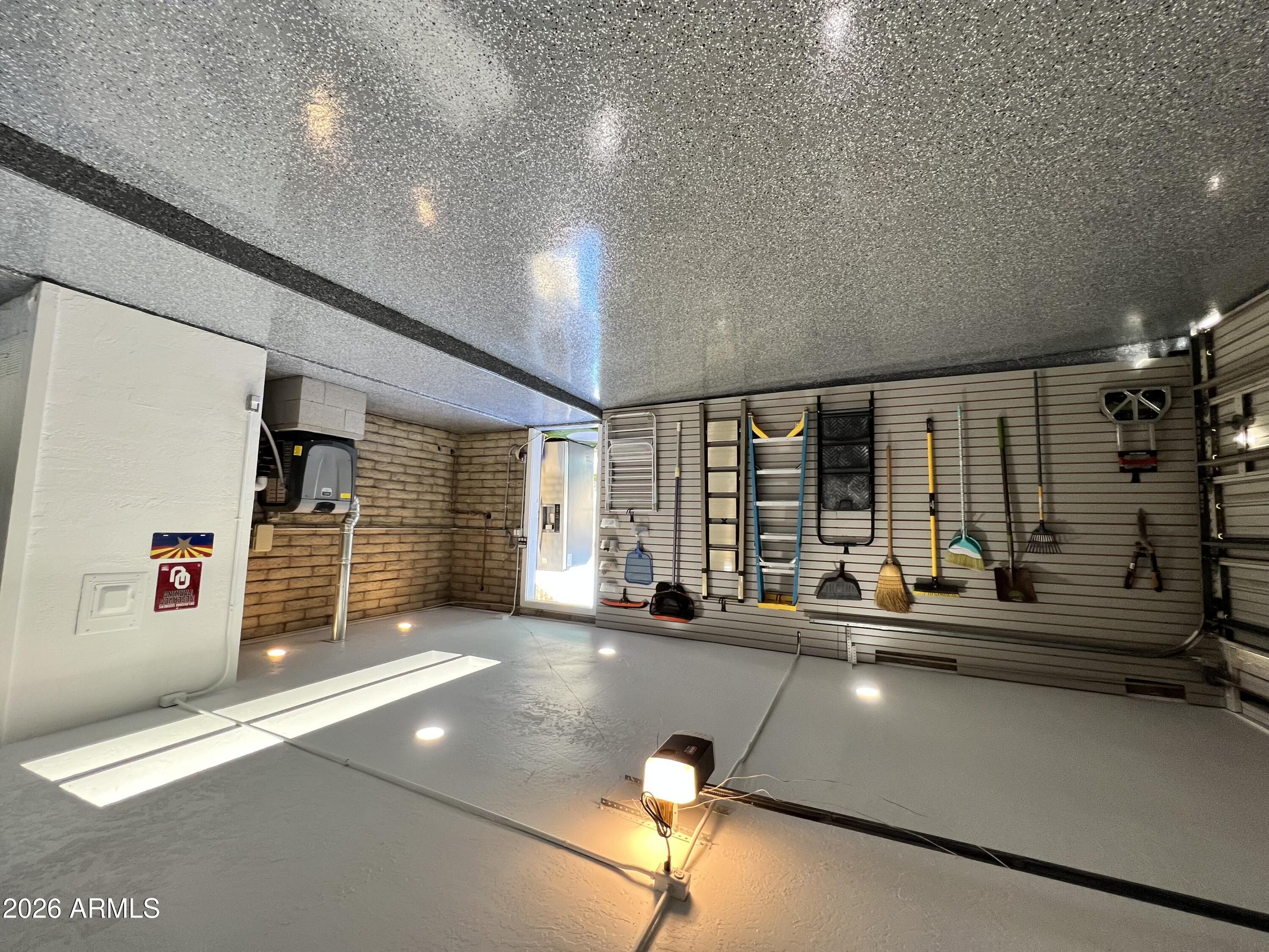 1677 E MARYLAND Avenue