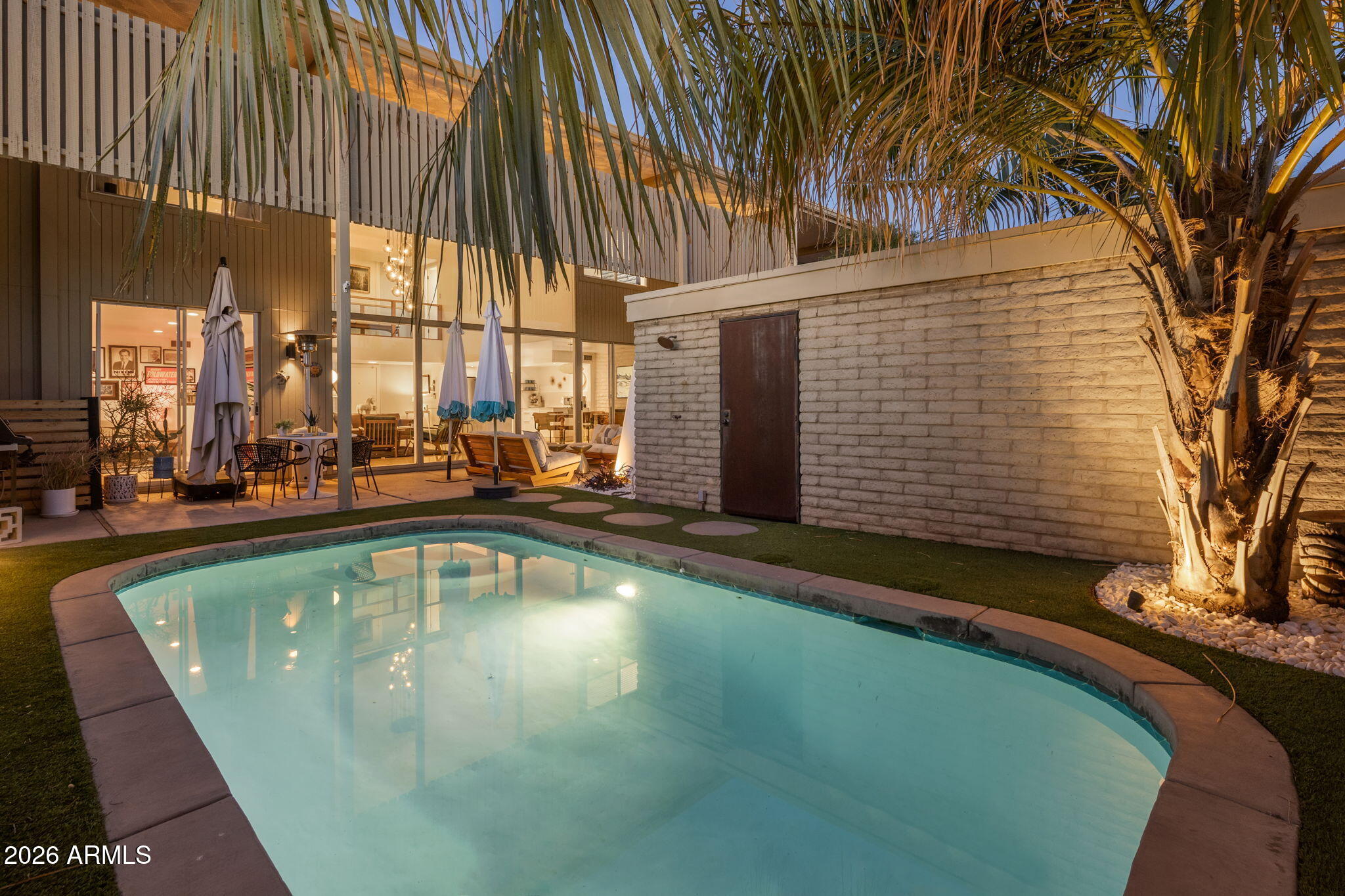 1677 E MARYLAND Avenue