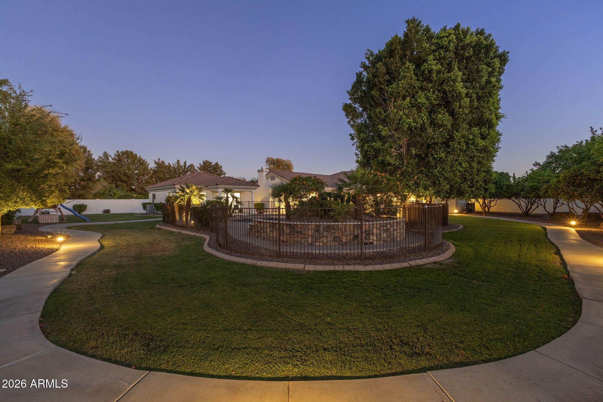 3638 E TREMAINE Court