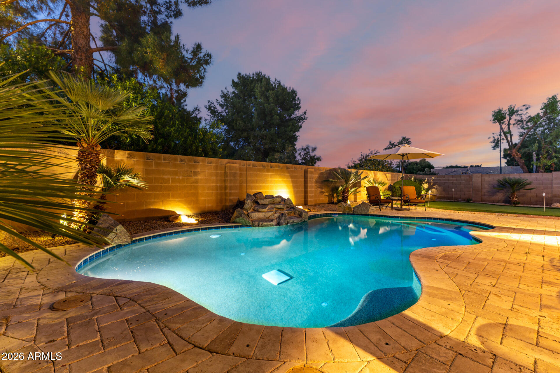 1272 W LYNX Way