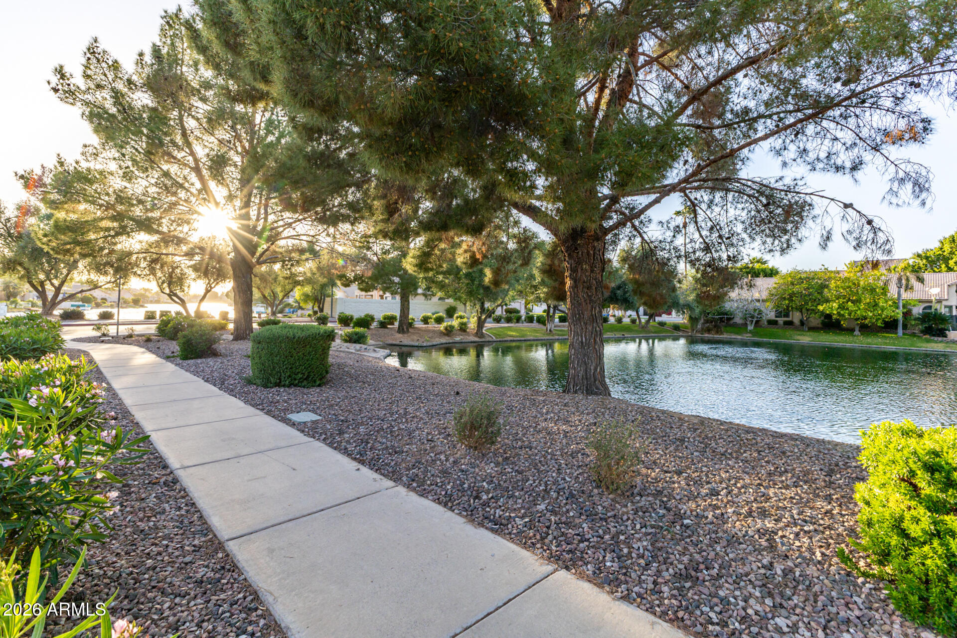 1272 W LYNX Way