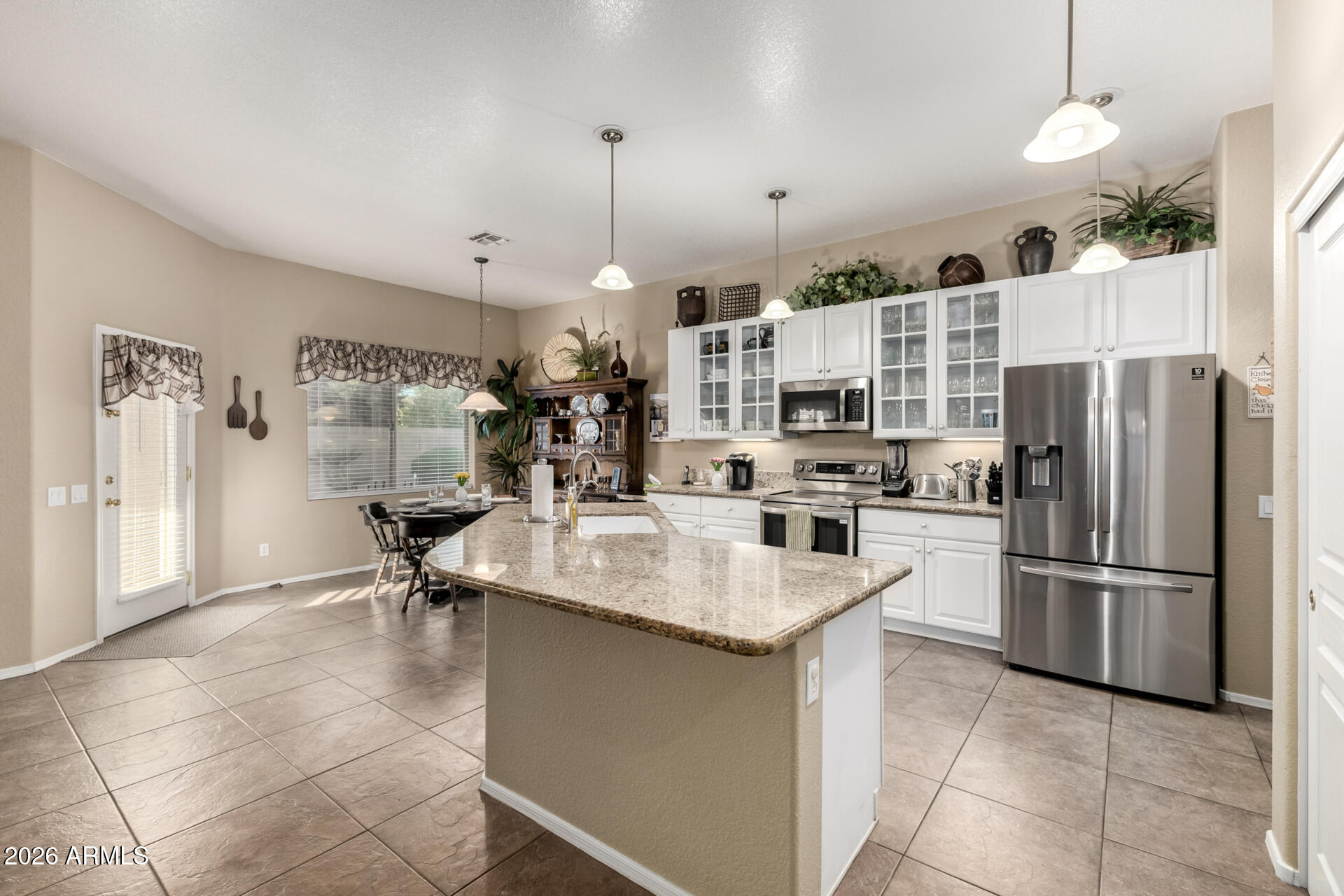 1272 W LYNX Way