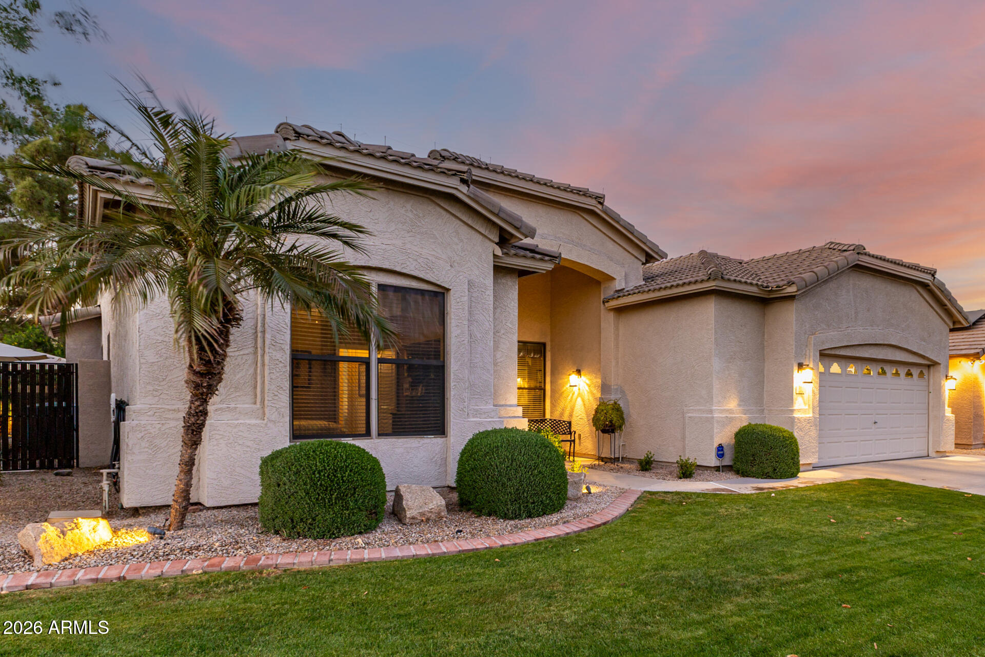 1272 W LYNX Way
