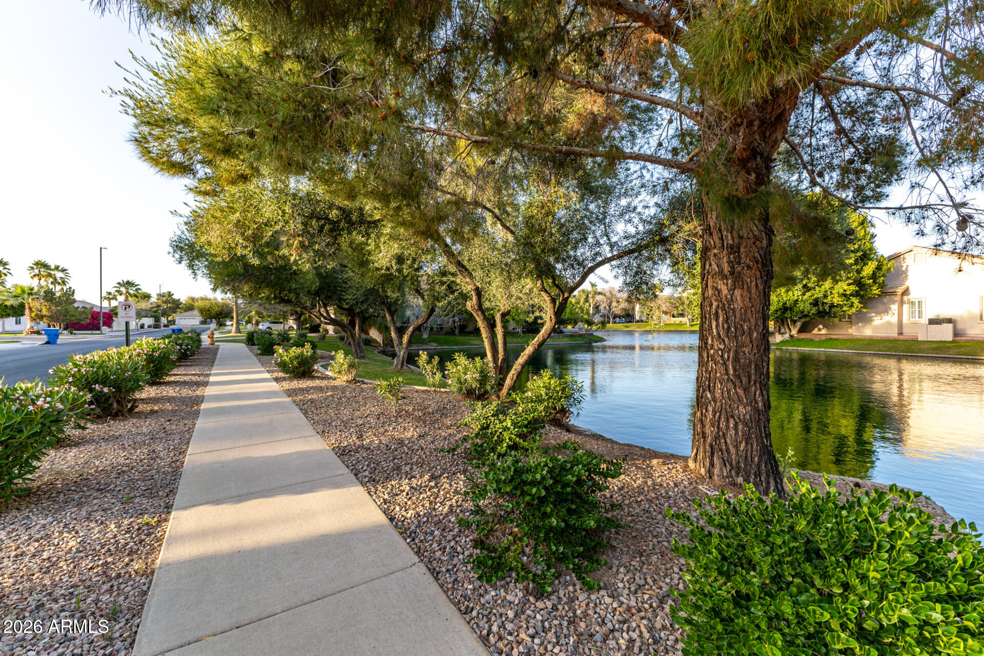 1272 W LYNX Way