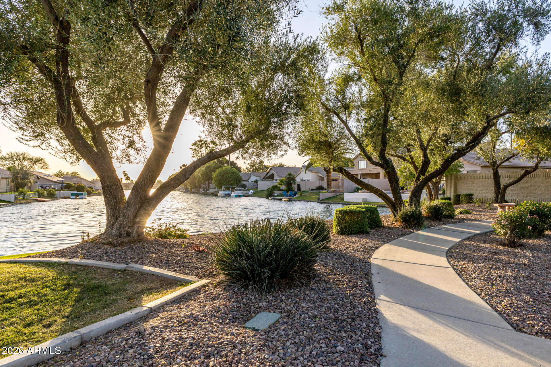 1272 W LYNX Way