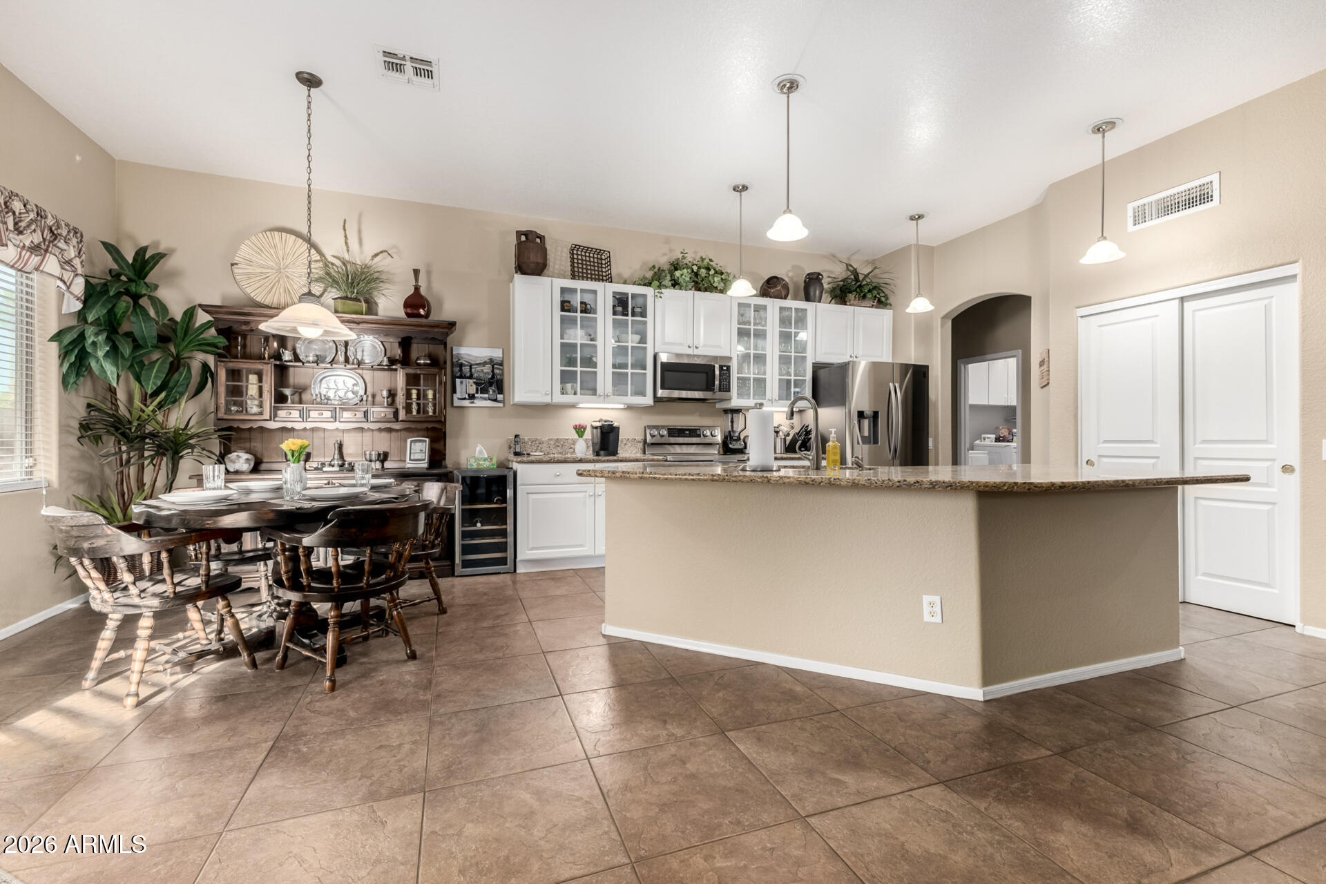 1272 W LYNX Way