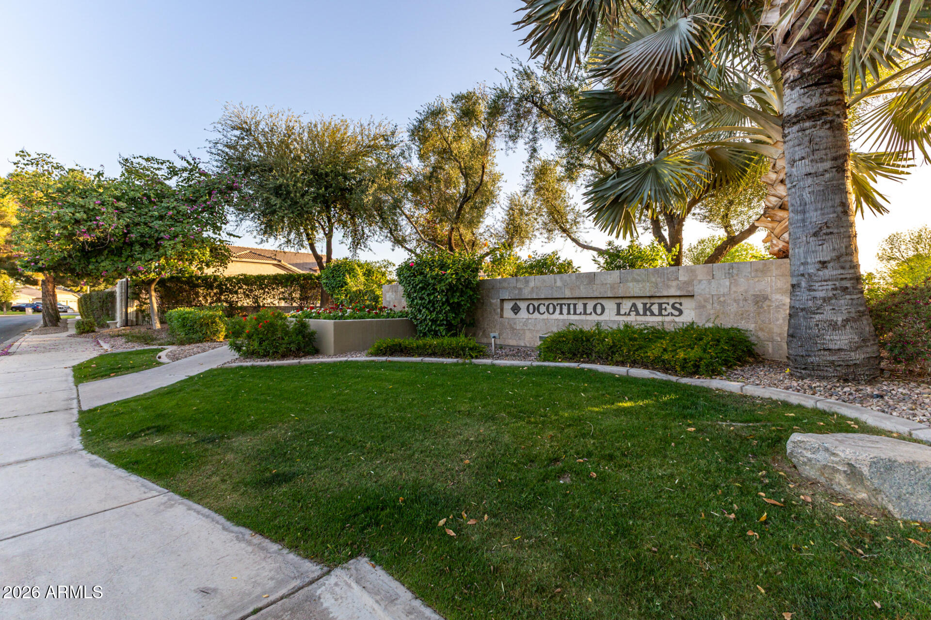 1272 W LYNX Way