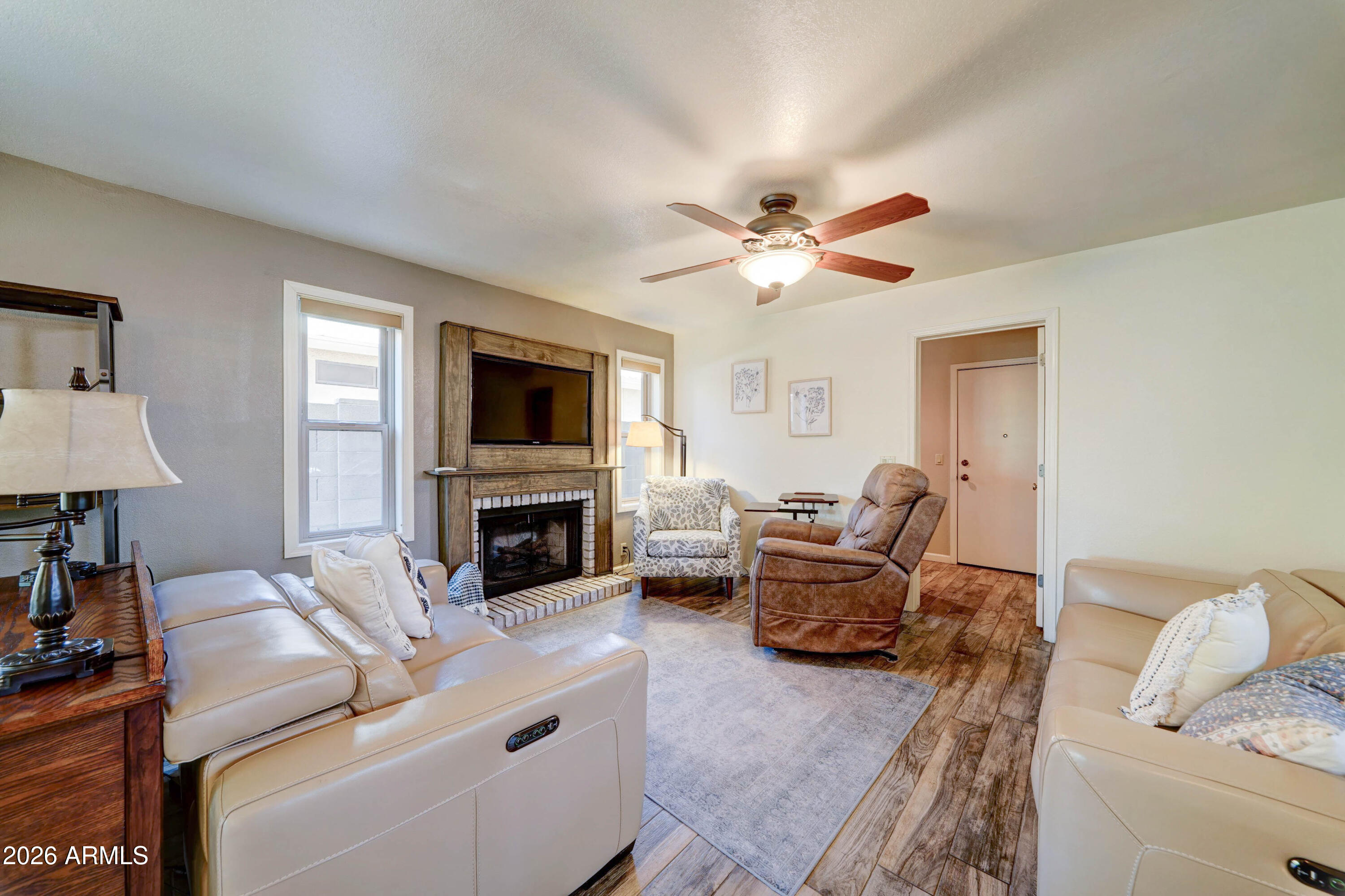 4427 E MOUNTAIN VISTA Drive
