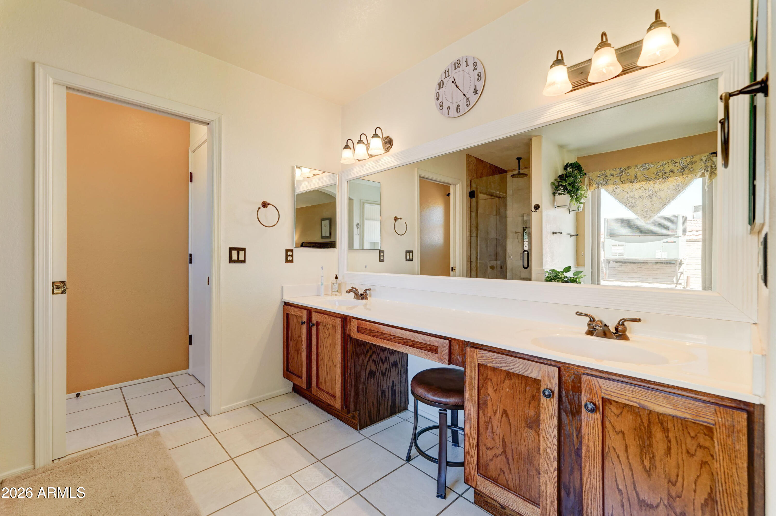 4427 E MOUNTAIN VISTA Drive