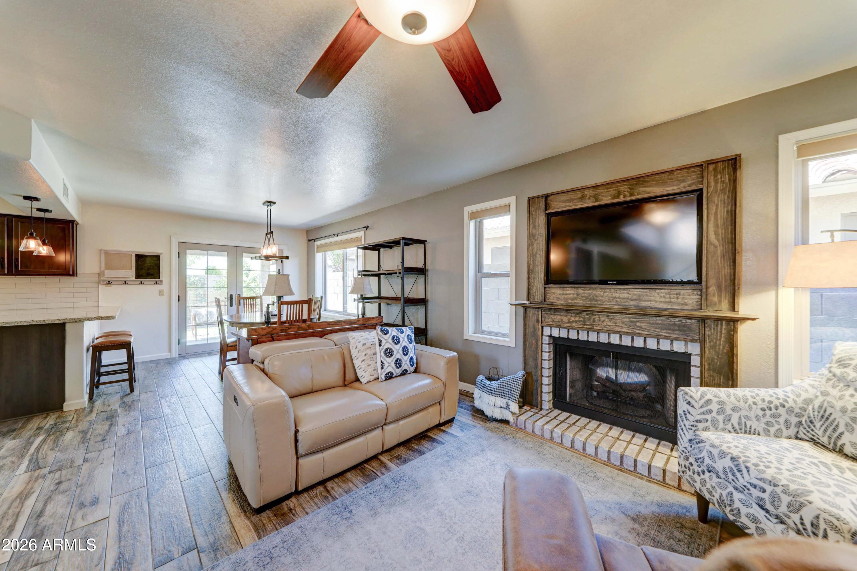 4427 E MOUNTAIN VISTA Drive