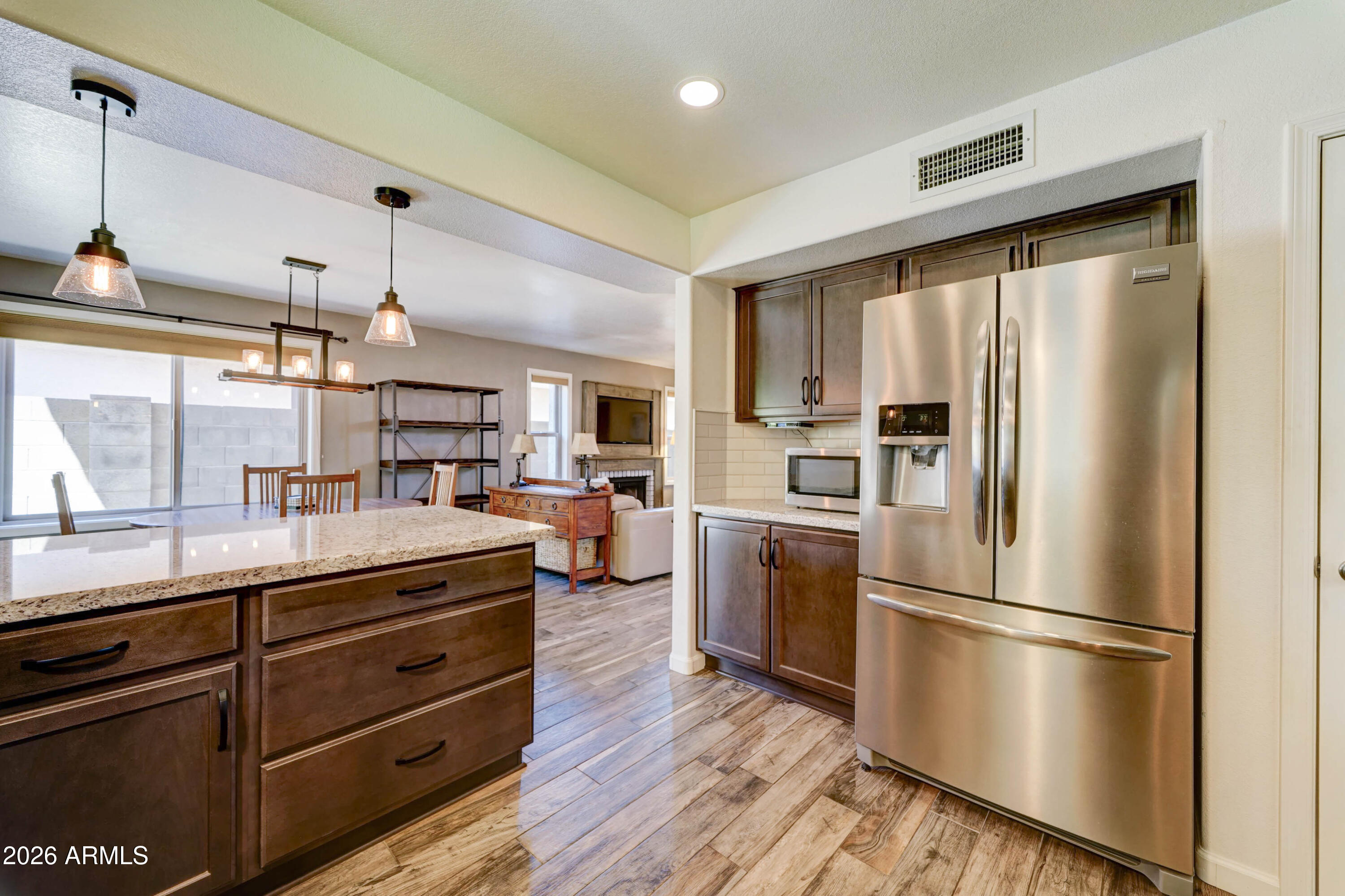 4427 E MOUNTAIN VISTA Drive