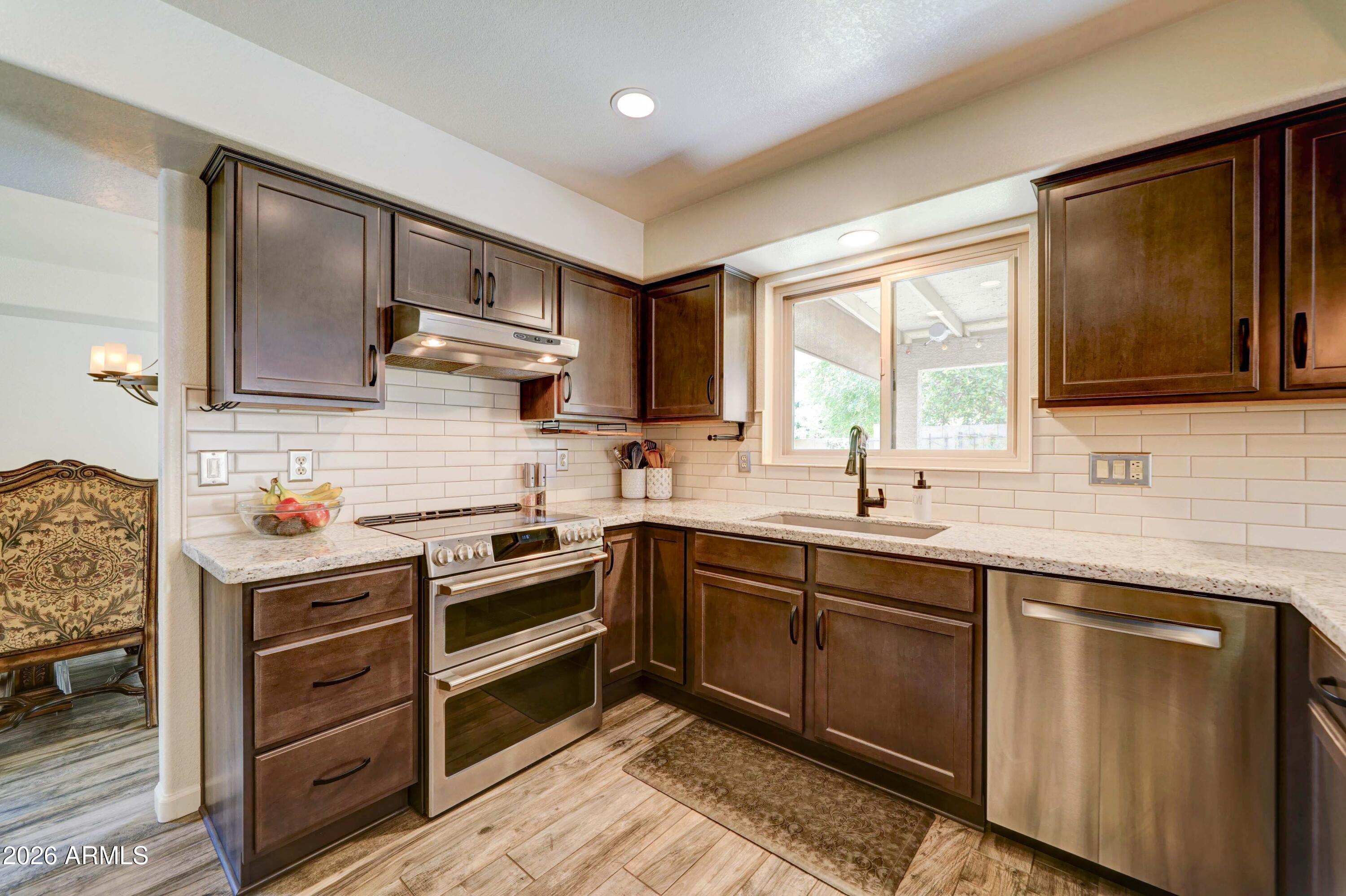 4427 E MOUNTAIN VISTA Drive
