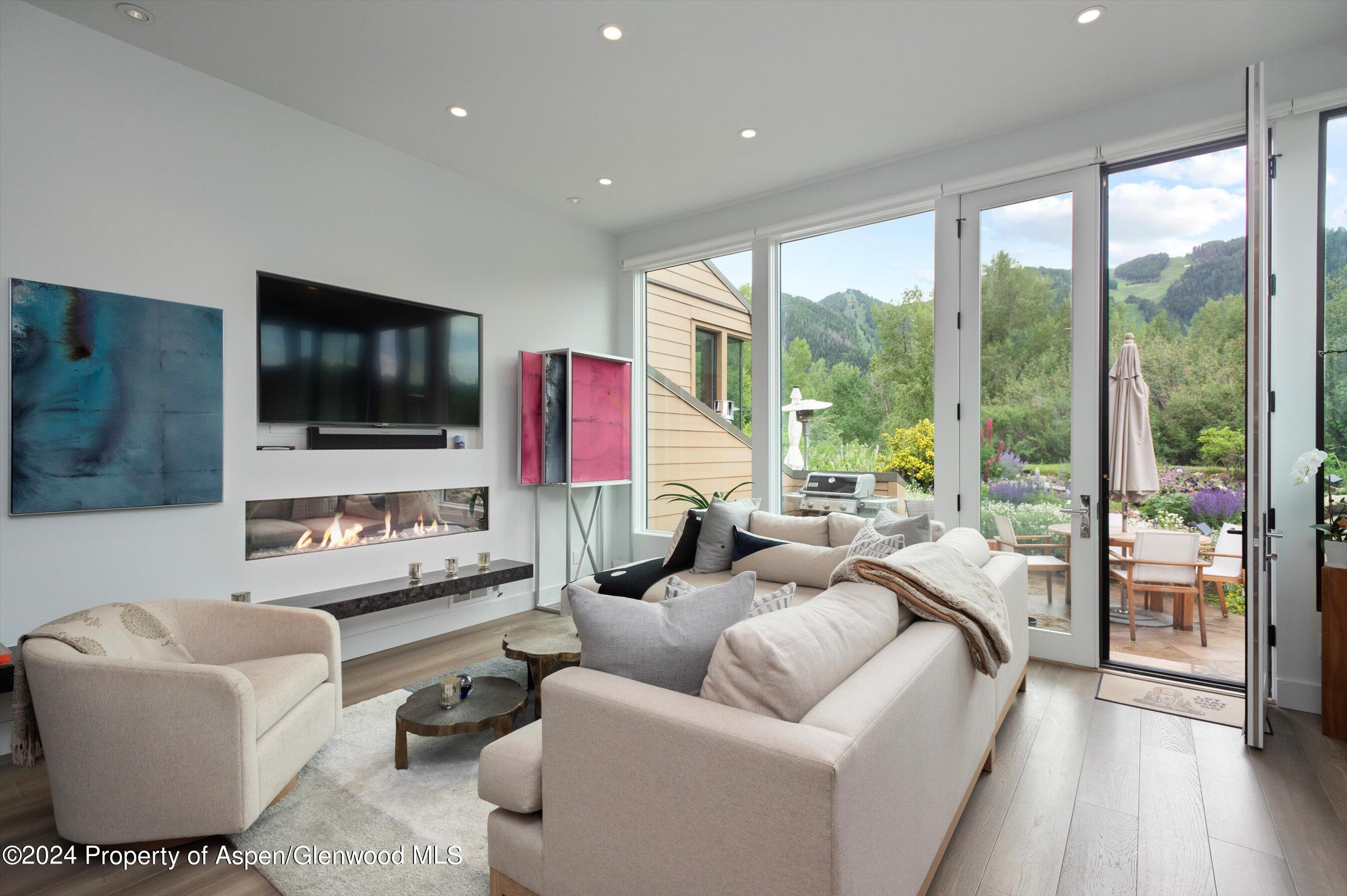 155 Lone Pine Road, Unit 8