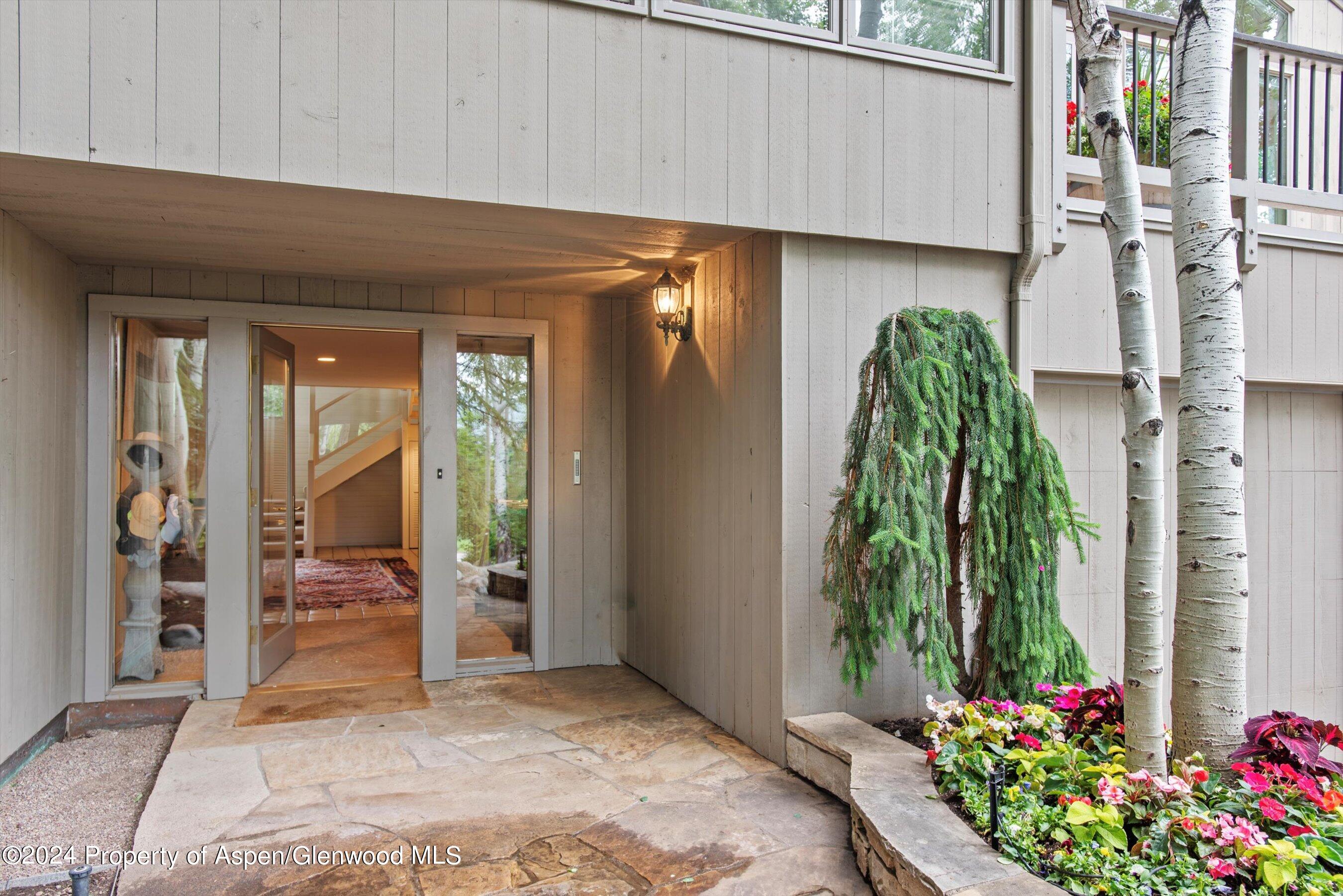 209 Larkspur Lane