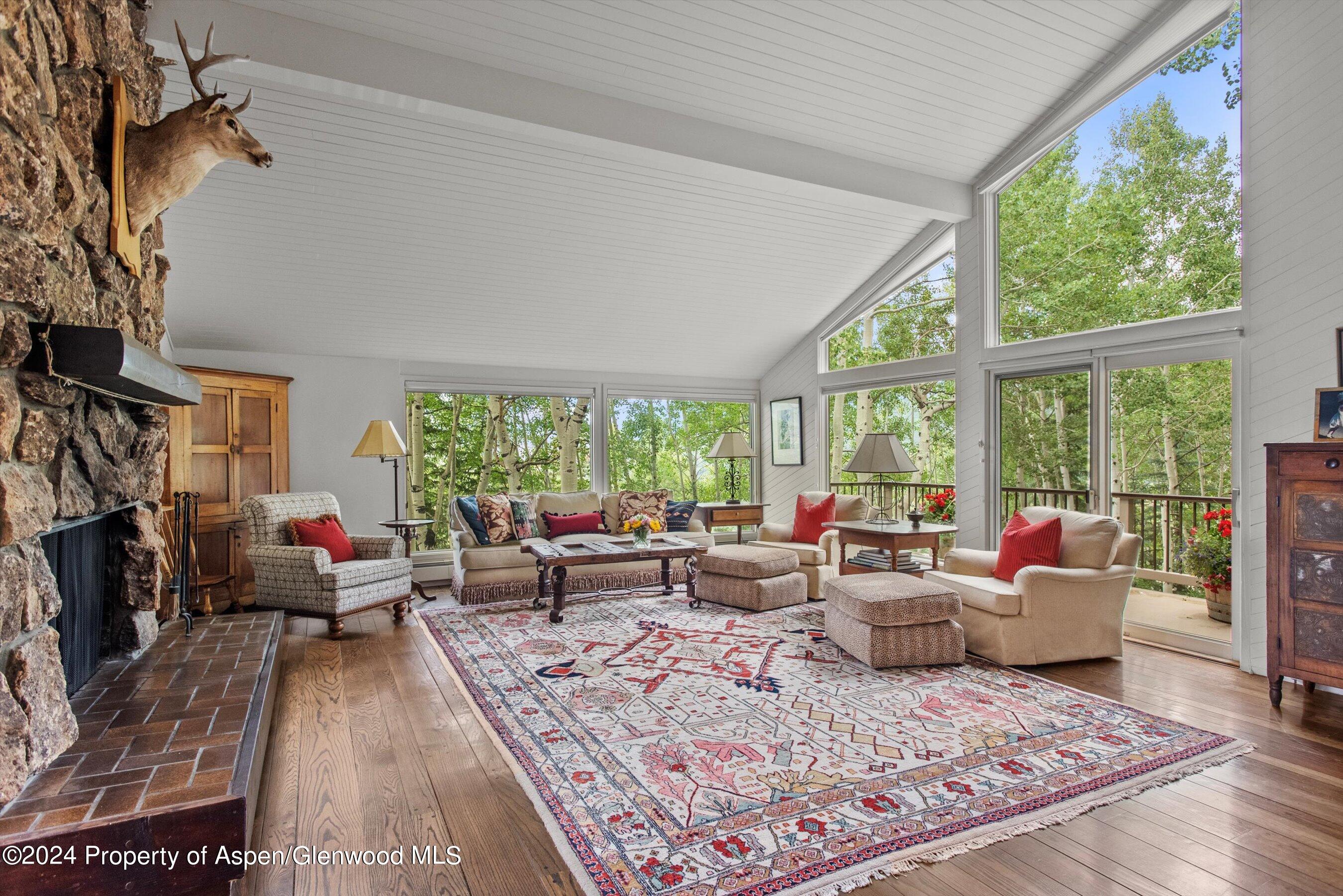 209 Larkspur Lane