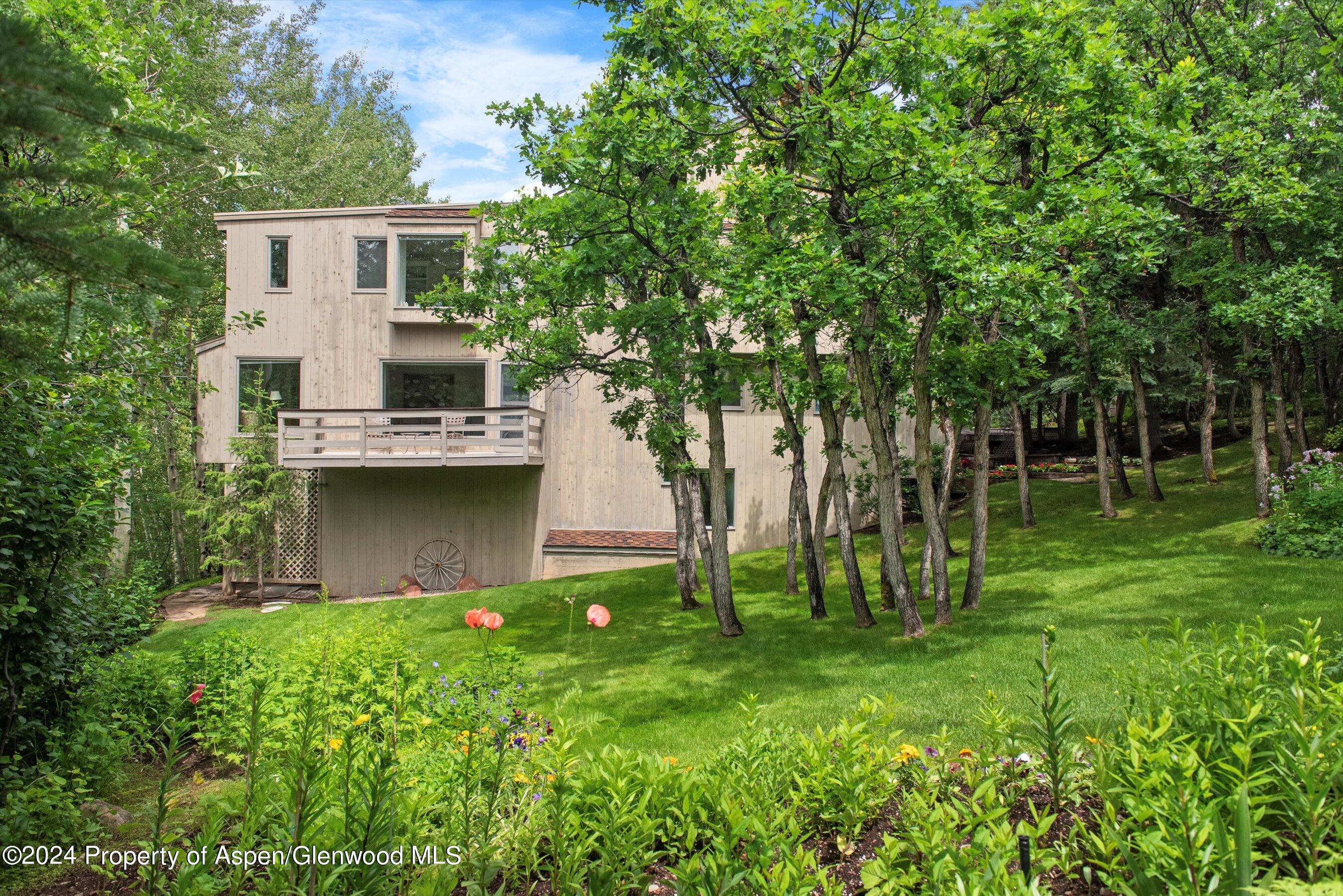 209 Larkspur Lane