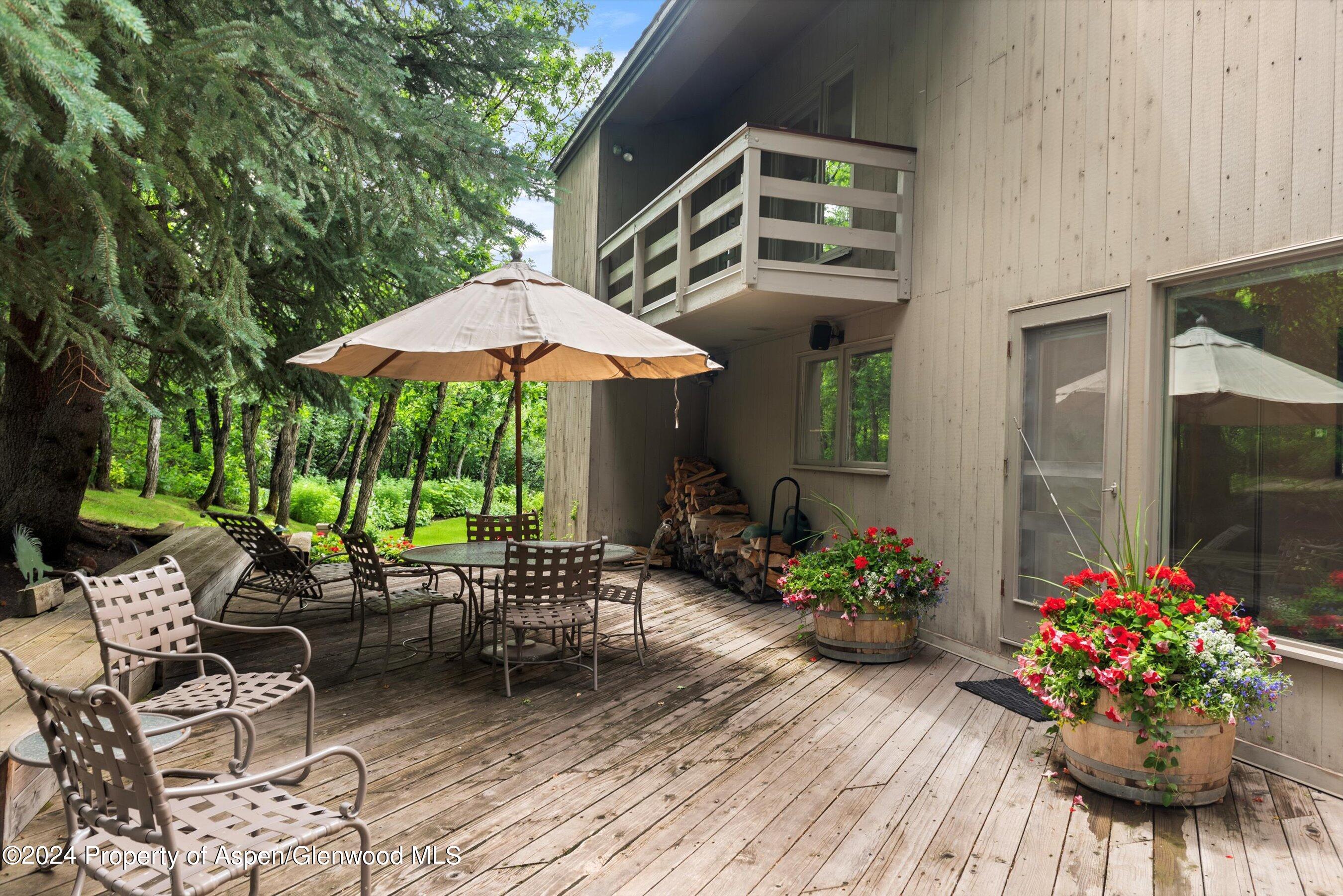 209 Larkspur Lane