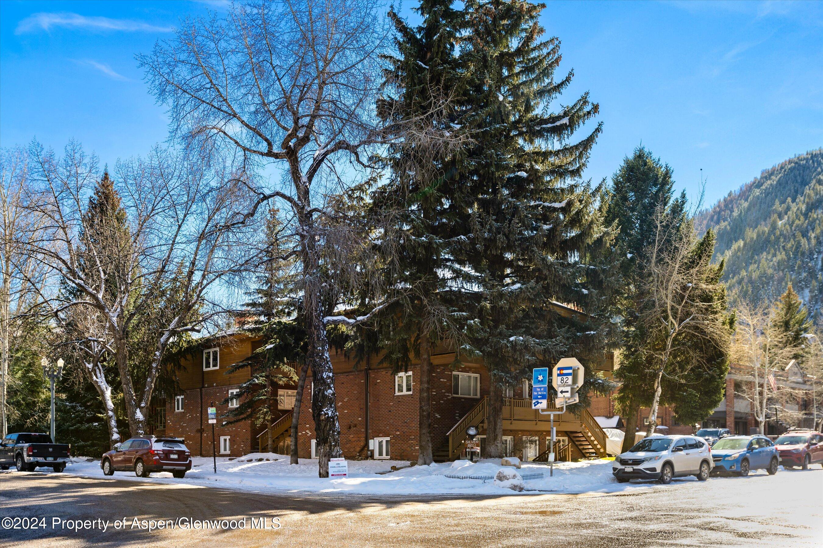 805 E Cooper Avenue, 12