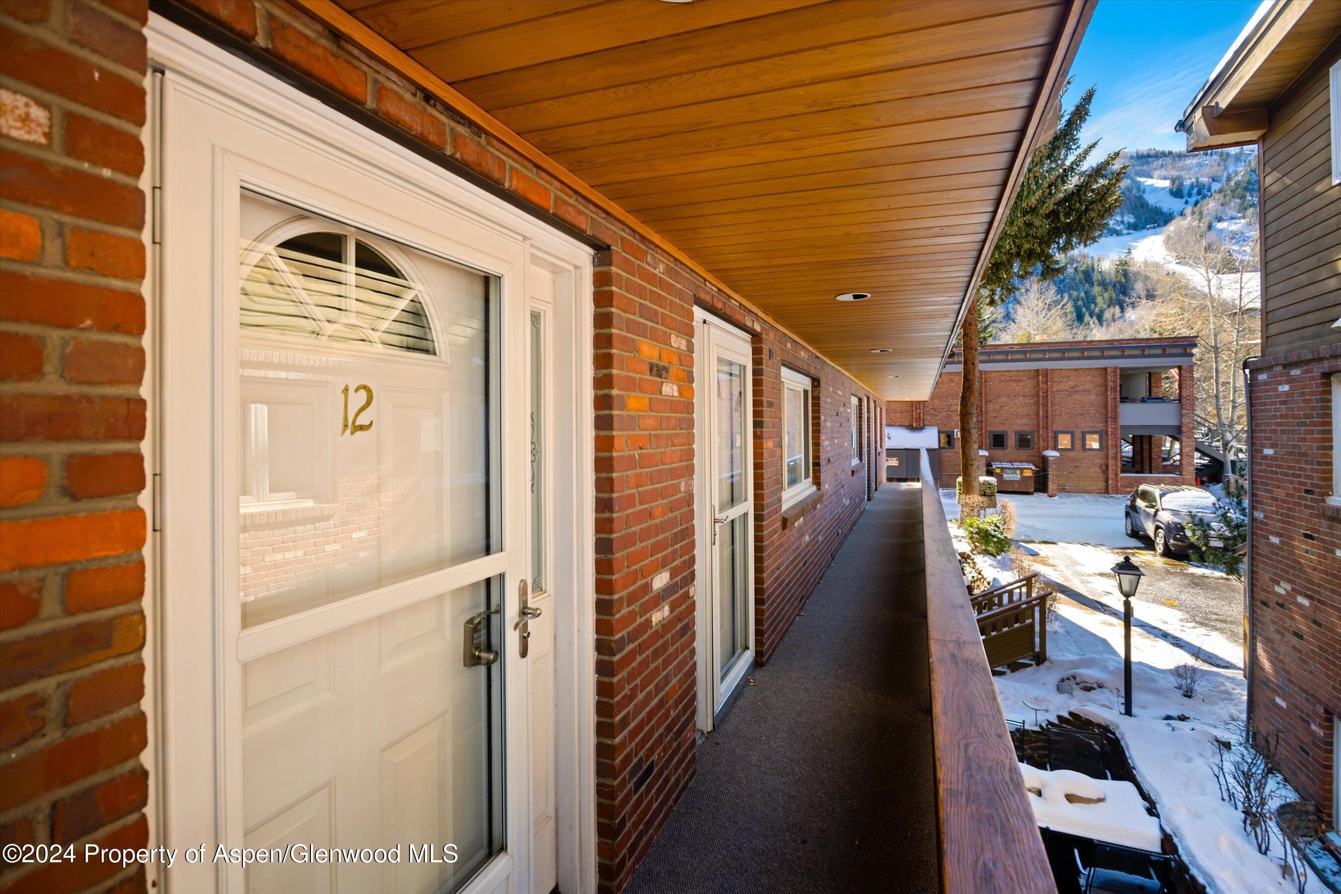 805 E Cooper Avenue, 12