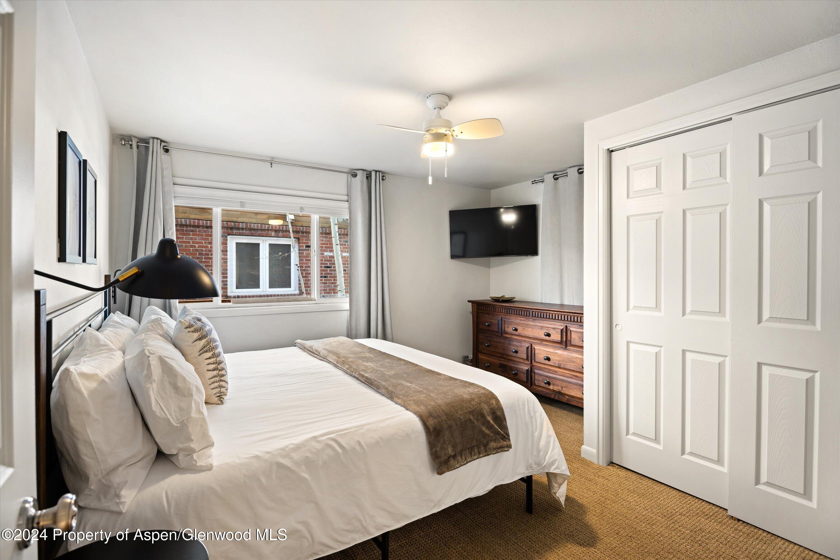 805 E Cooper Avenue, 12