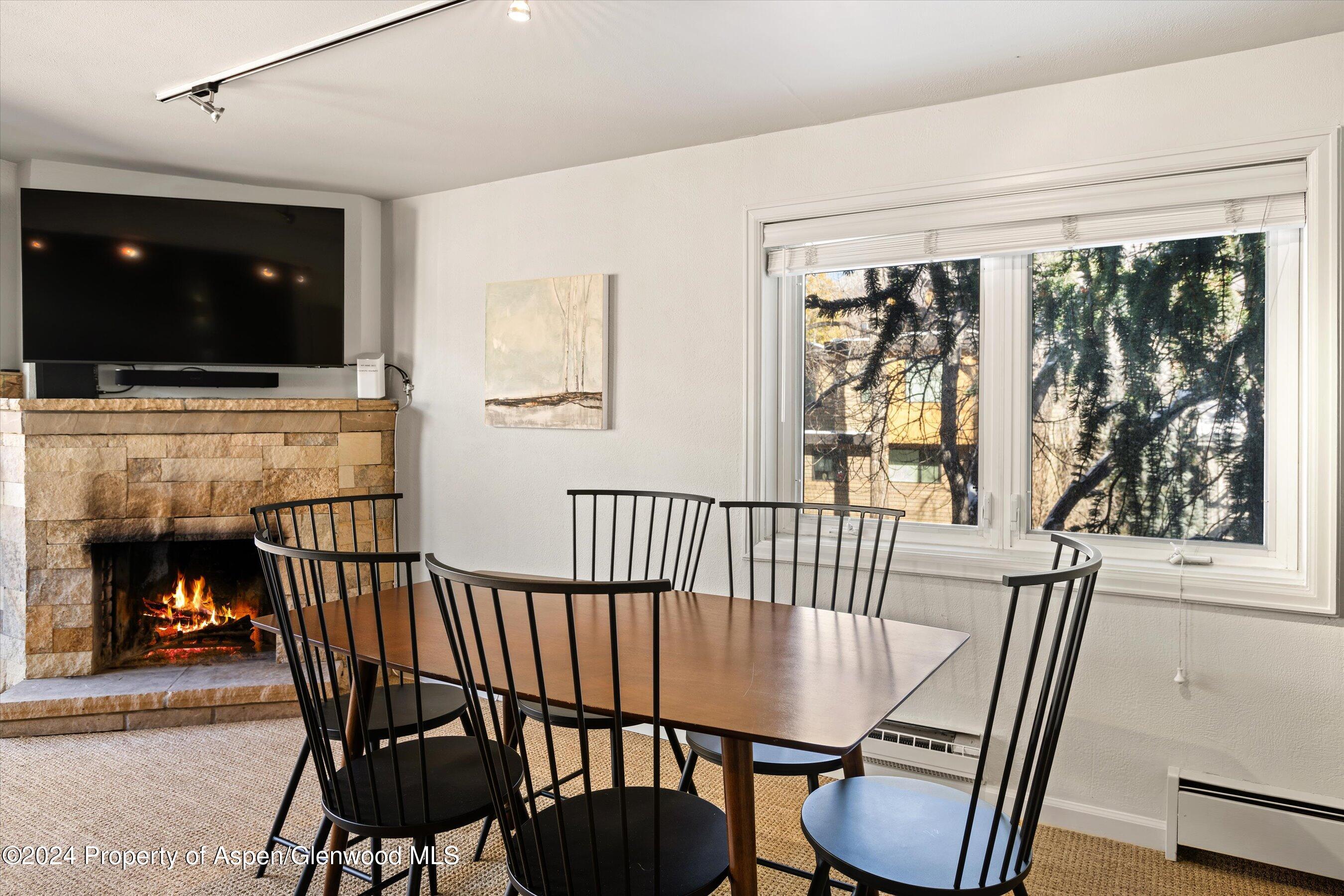 805 E Cooper Avenue, 12