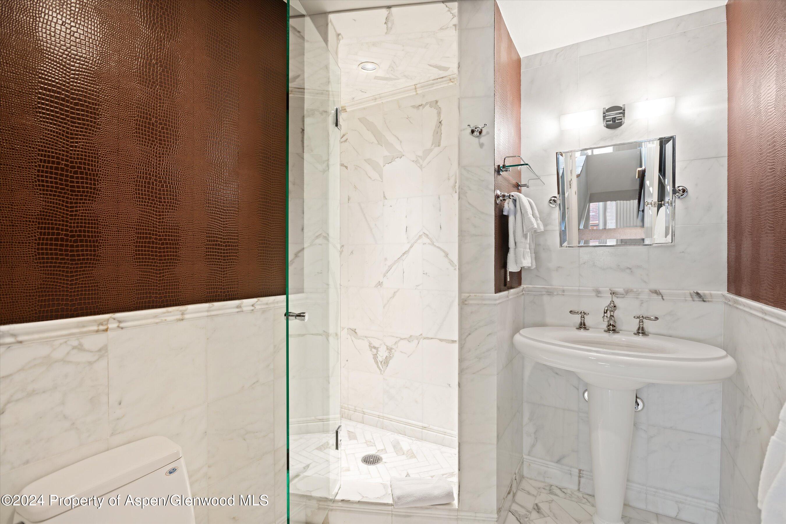 805 E Cooper Avenue, 12