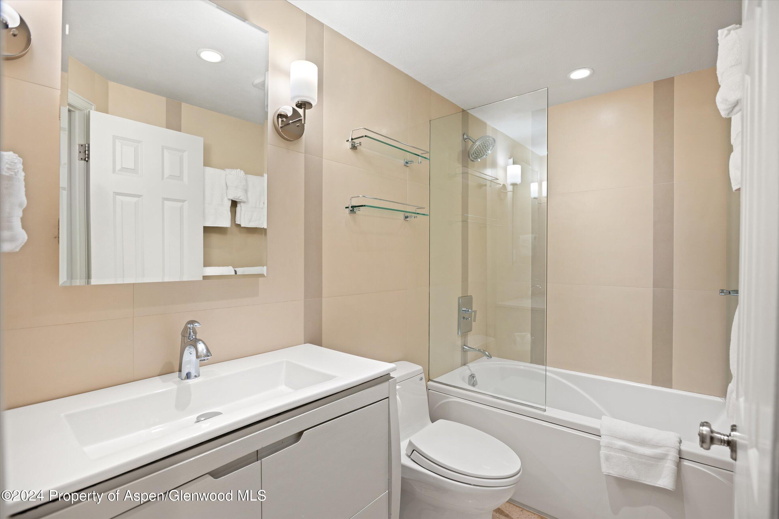 805 E Cooper Avenue, 12