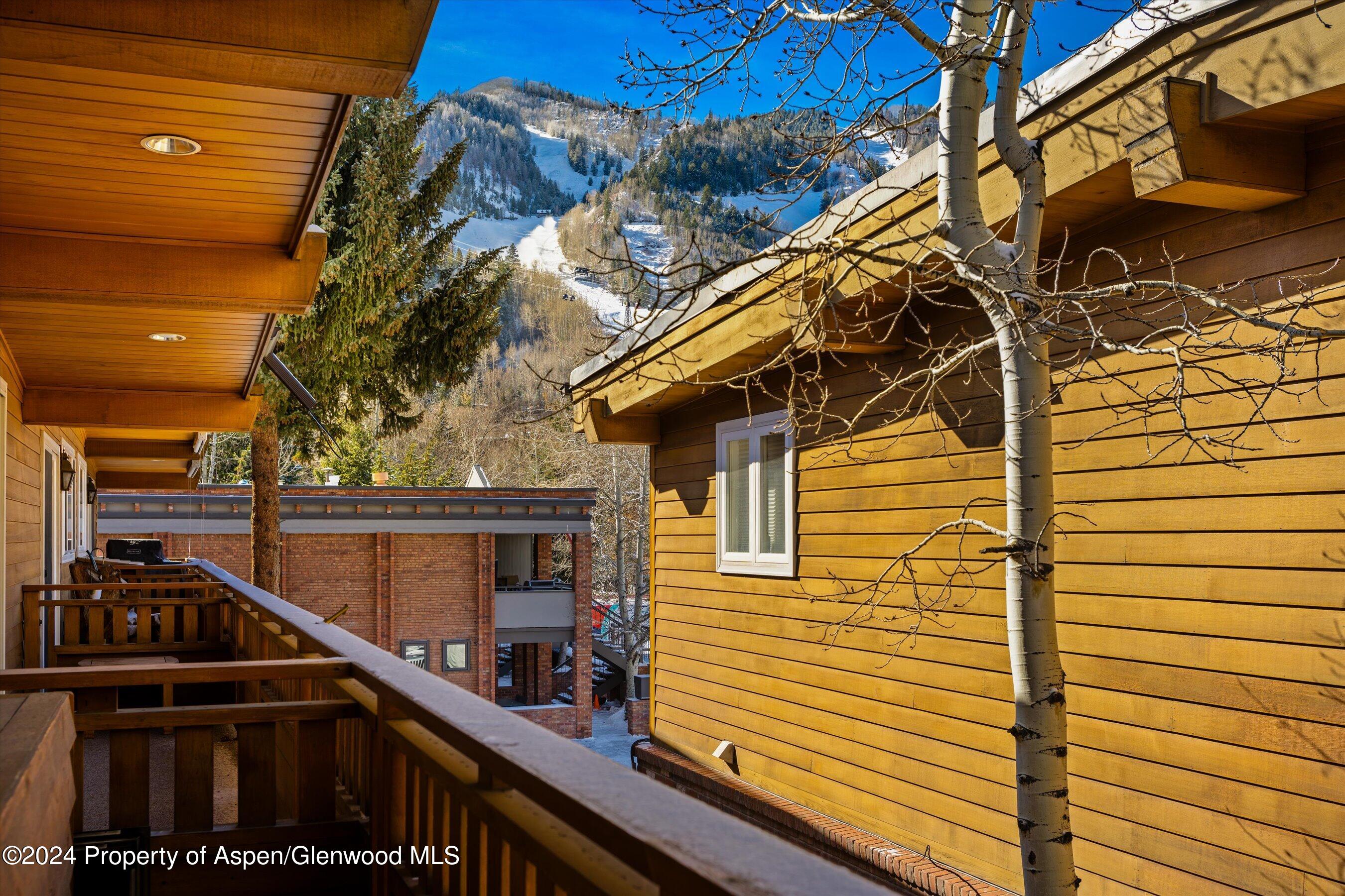 805 E Cooper Avenue, 12