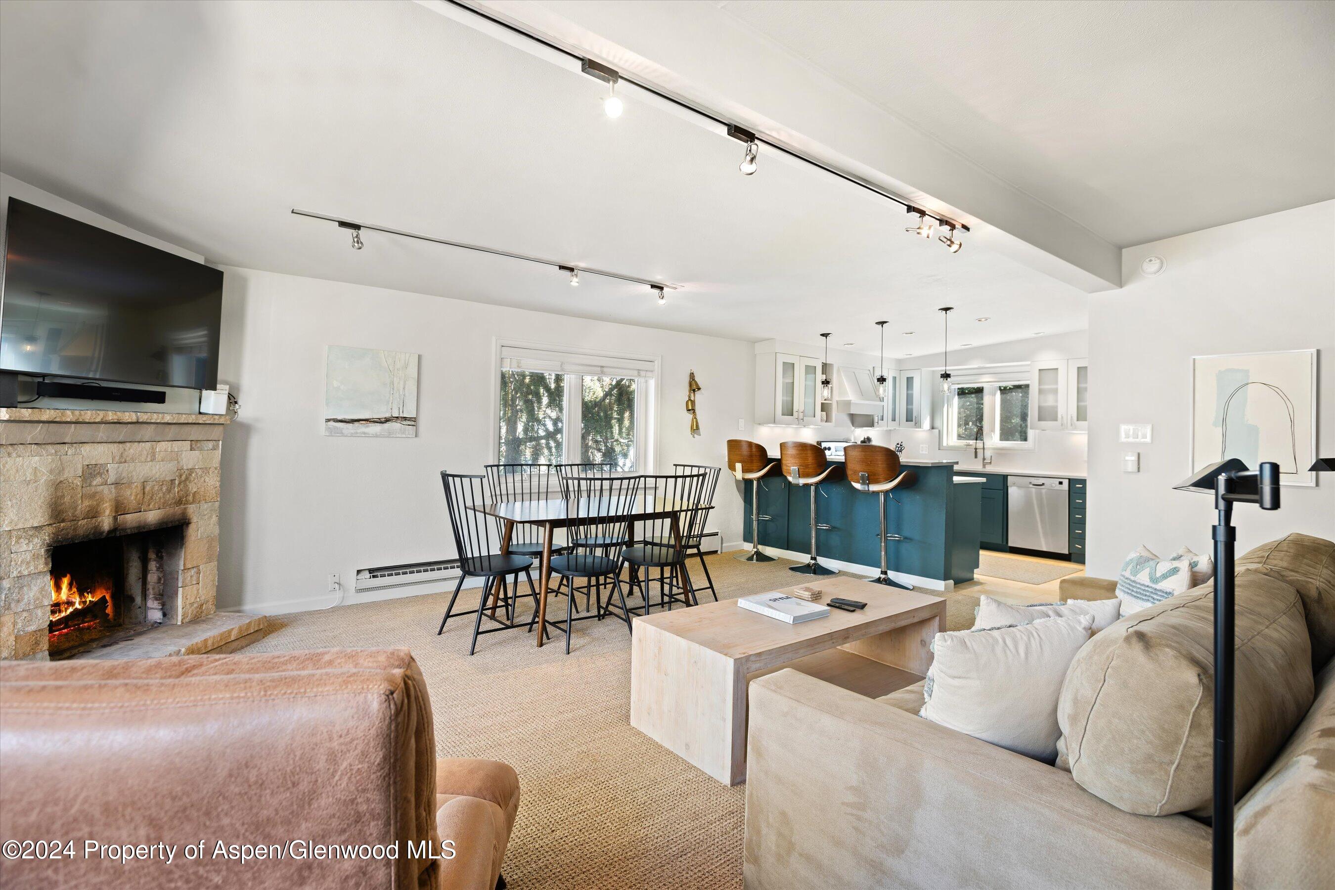 805 E Cooper Avenue, 12