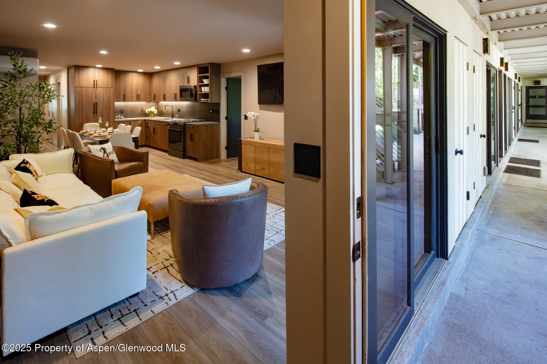 100 E Dean Street, 1B